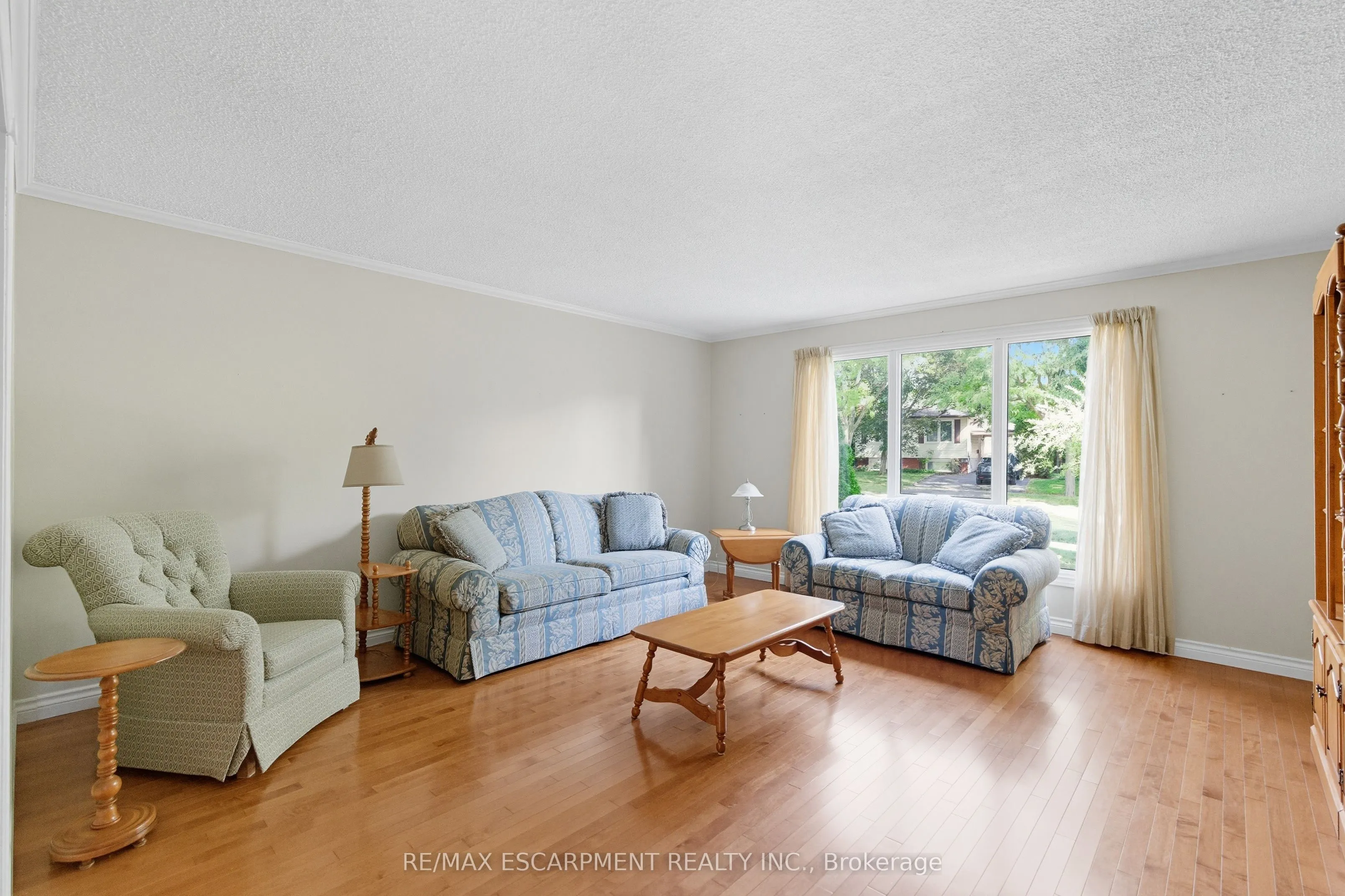3149 Michael Crescent