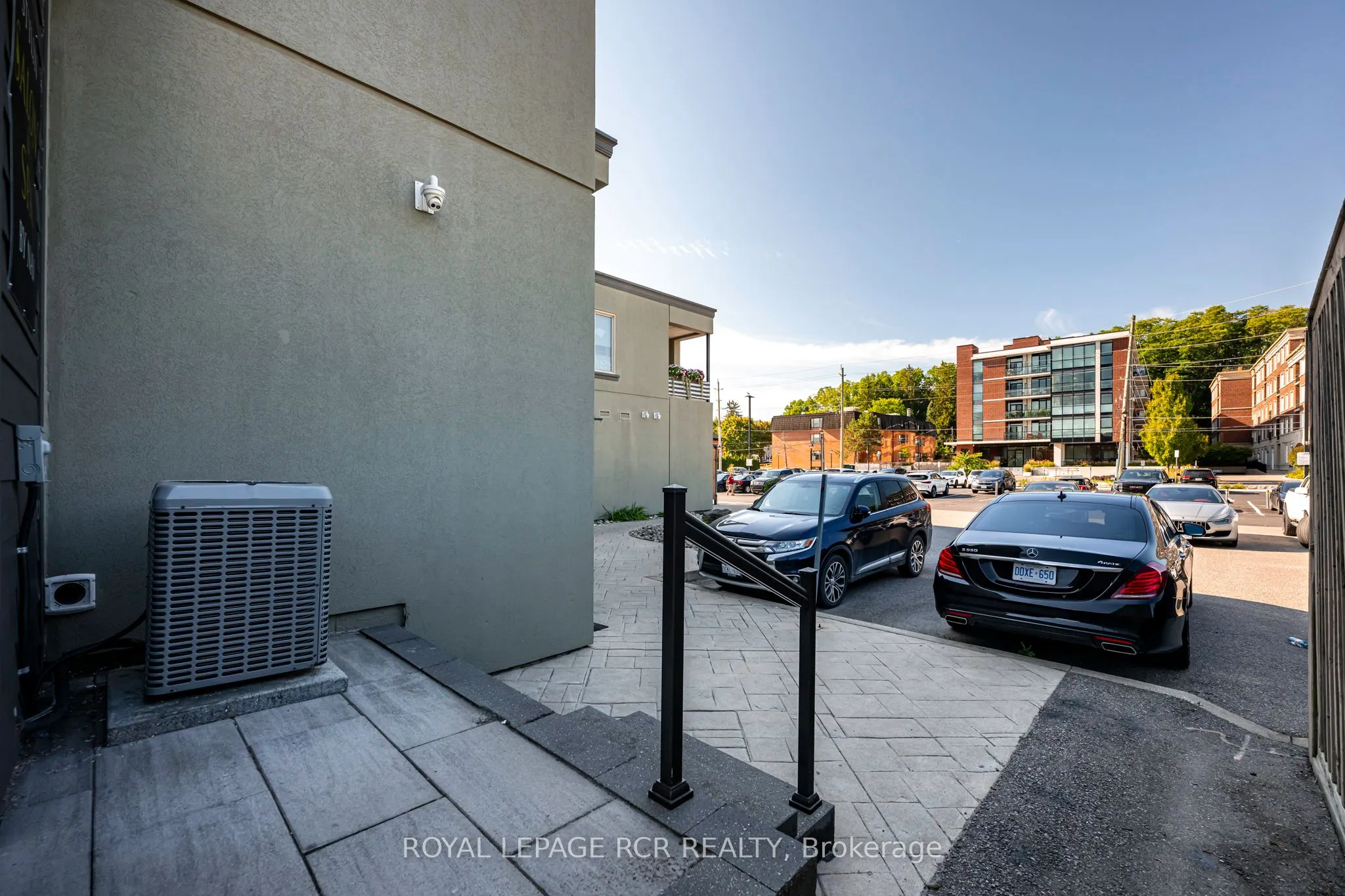 56 Queen Street N