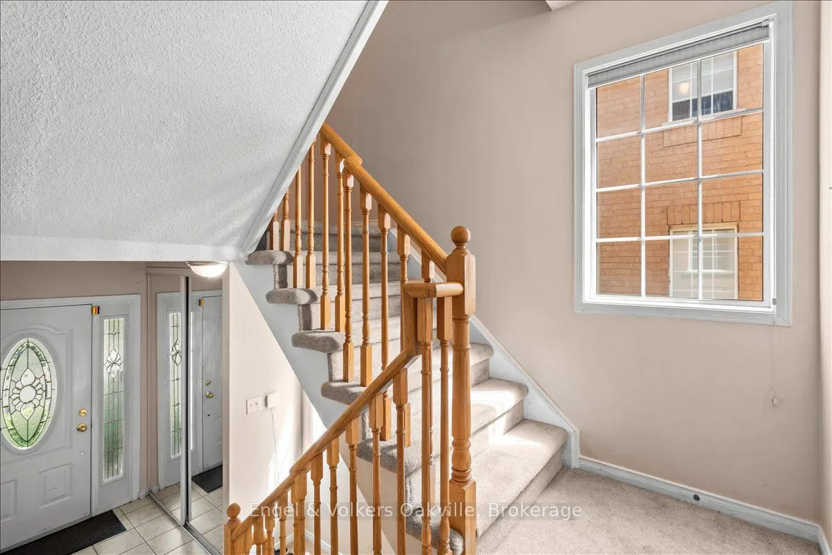 2561 Gill Crescent