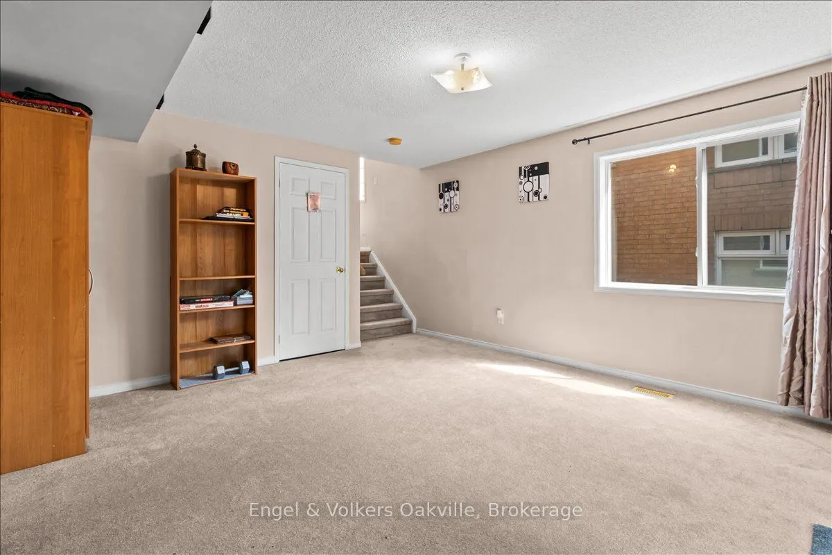 2561 Gill Crescent
