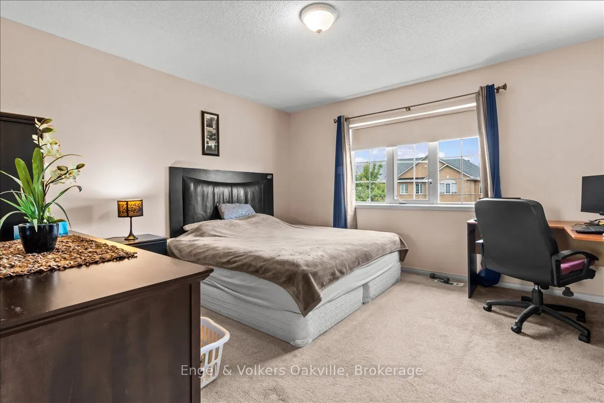 2561 Gill Crescent