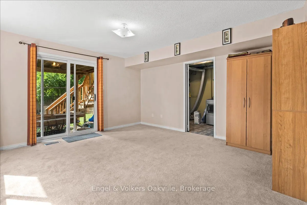2561 Gill Crescent