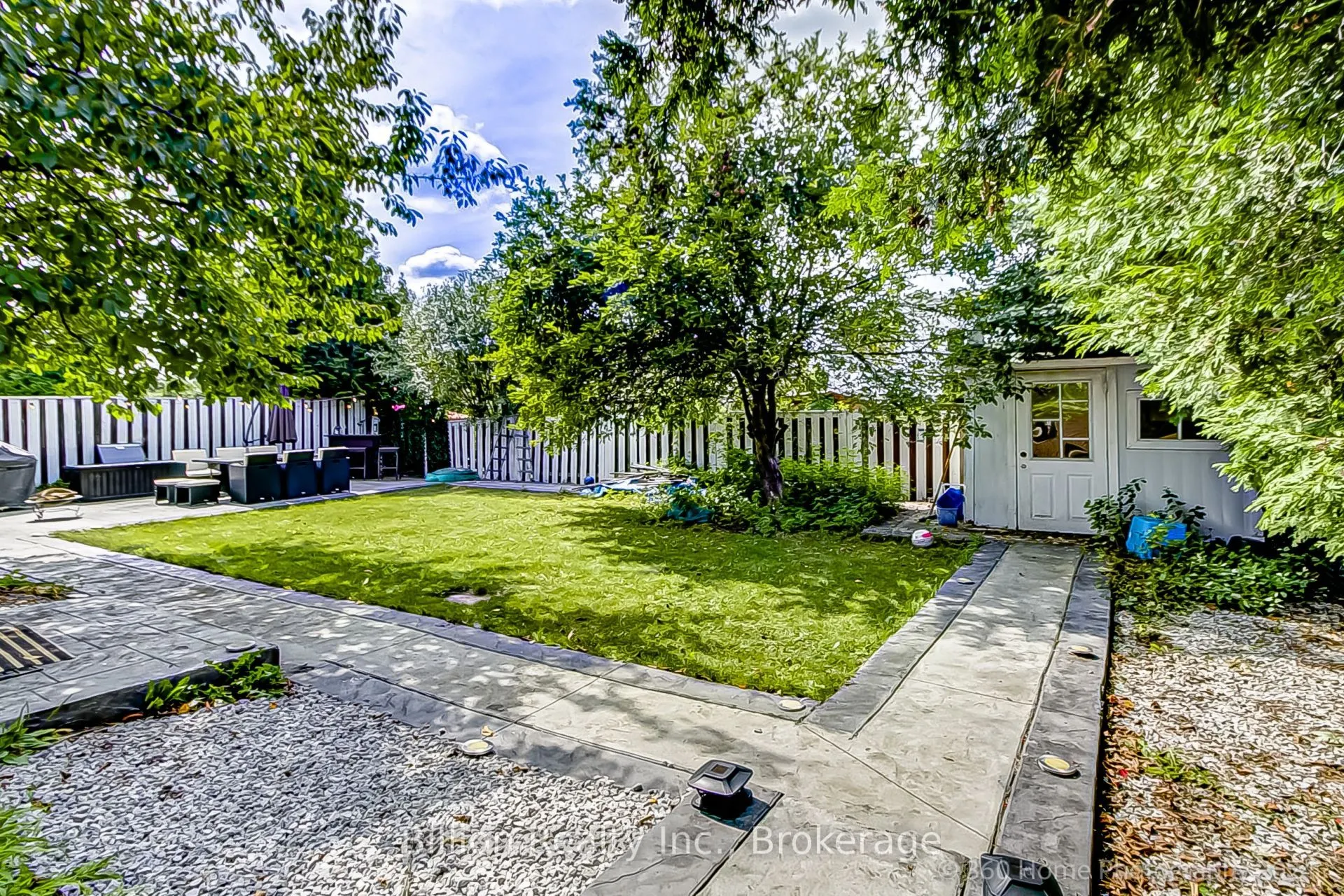 257 Centre Street NE