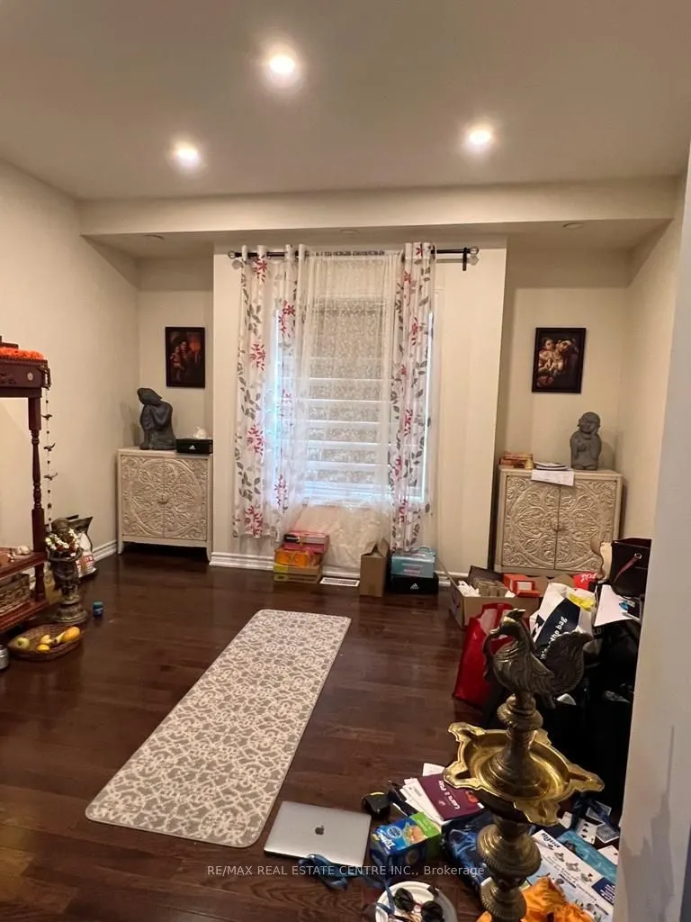 15 Lola Crescent