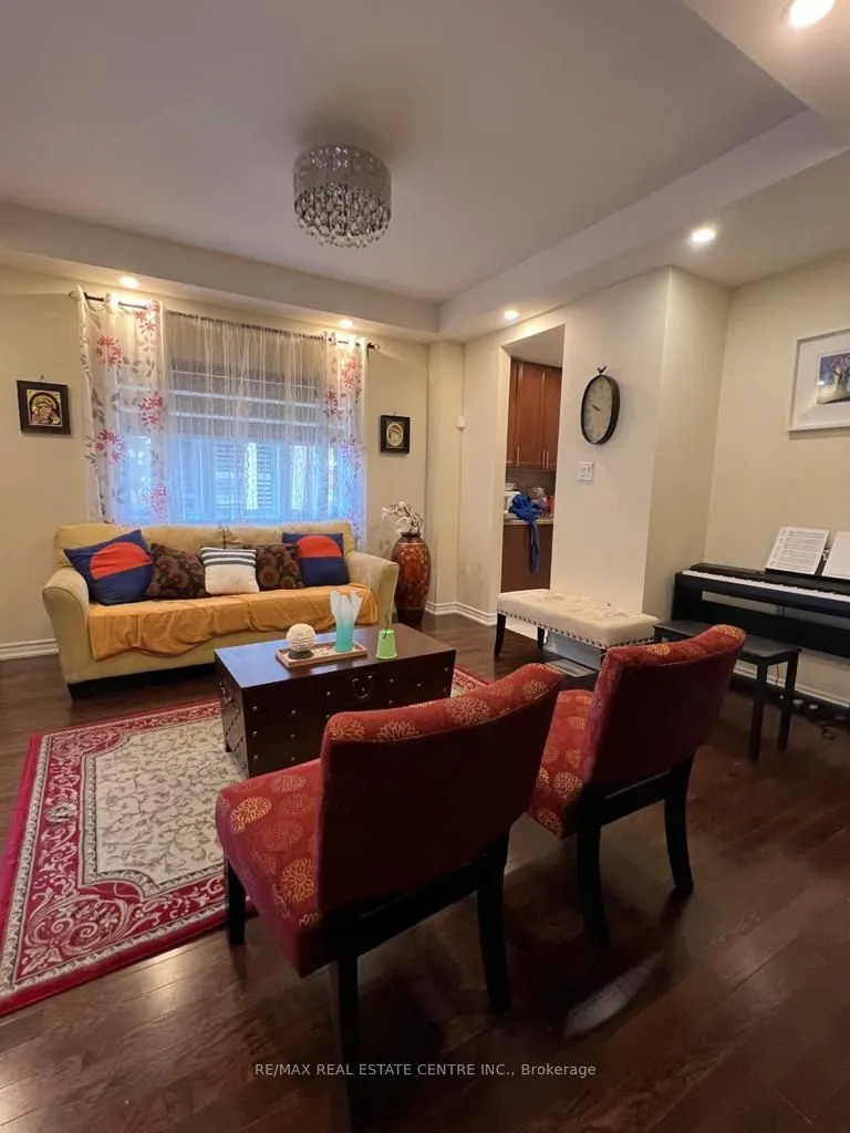 15 Lola Crescent