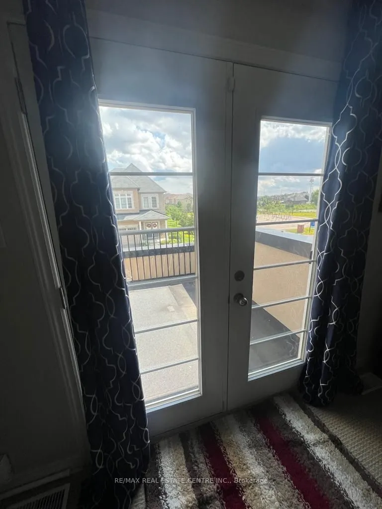 15 Lola Crescent
