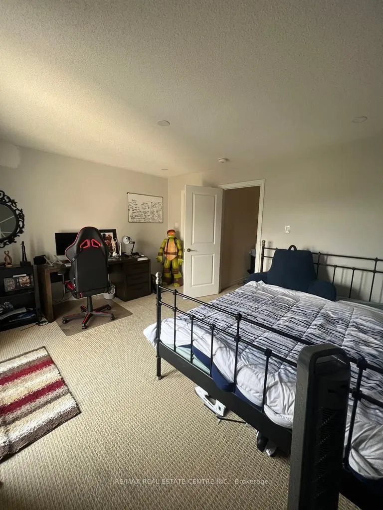 15 Lola Crescent