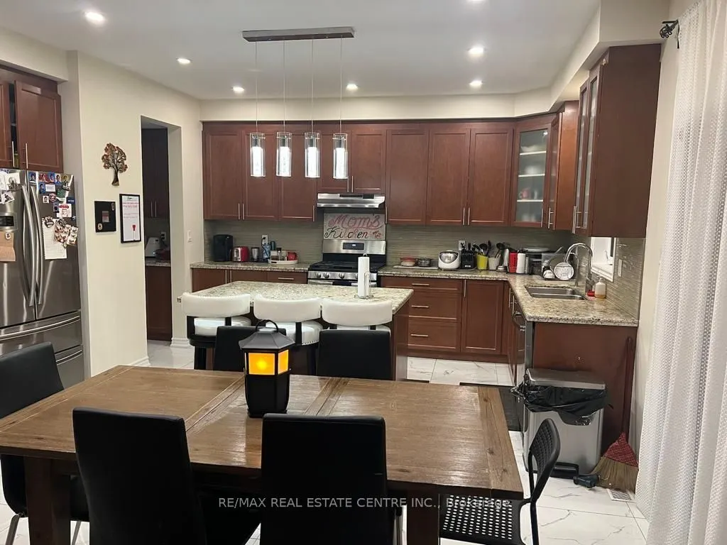 15 Lola Crescent
