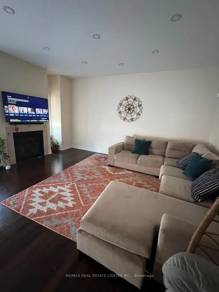 15 Lola Crescent