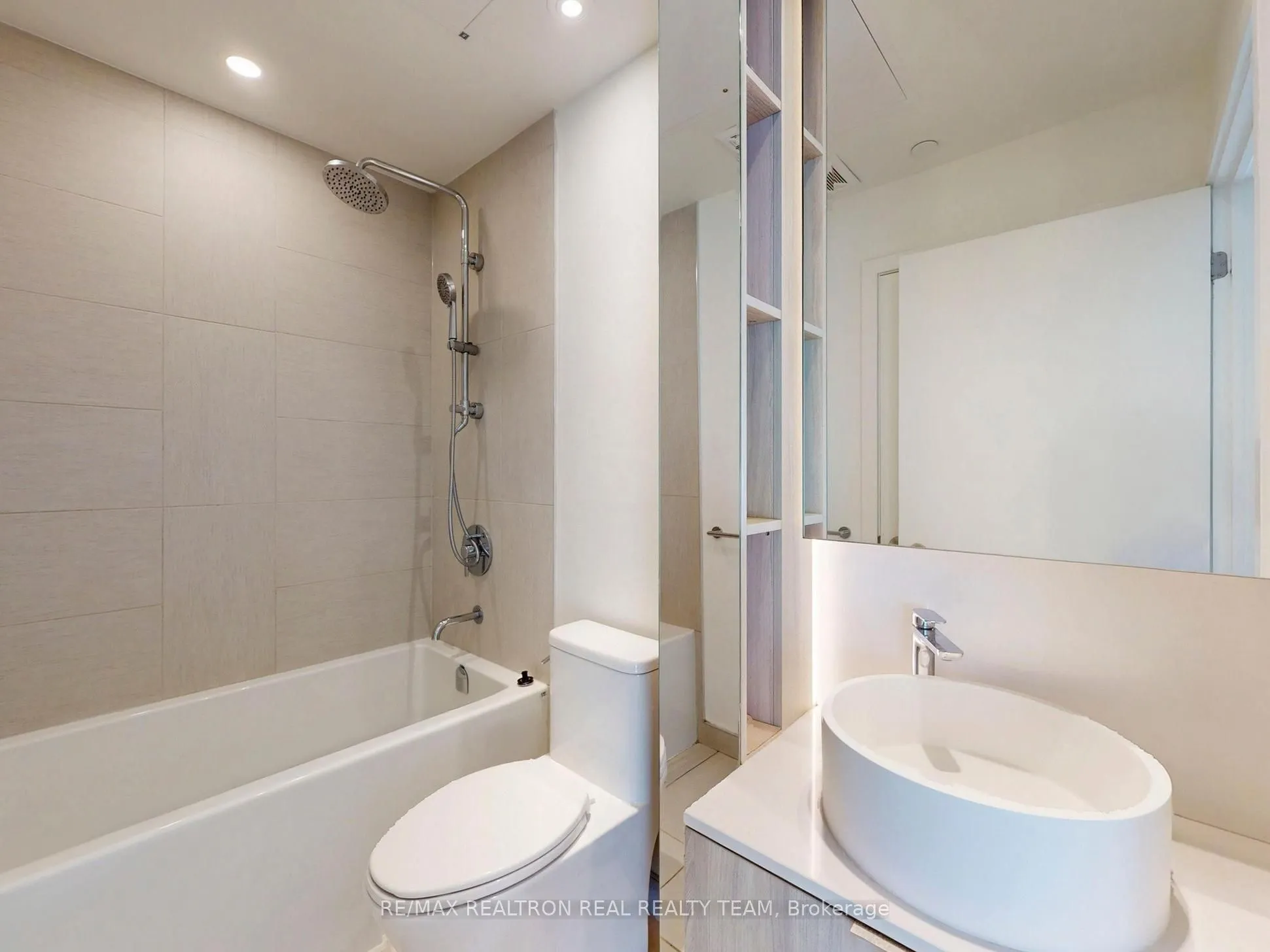 28 Ann Street, ##712