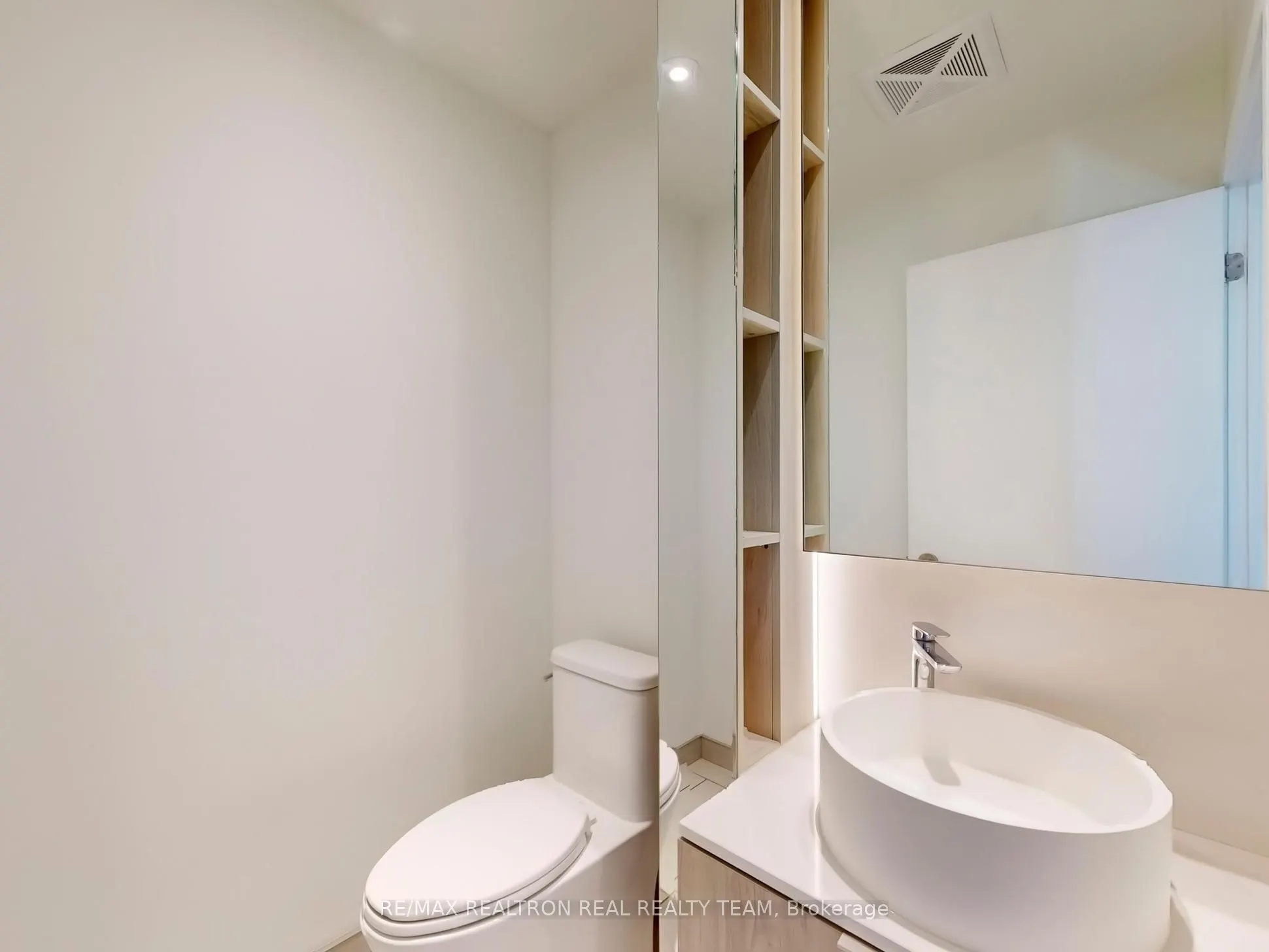 28 Ann Street, ##712