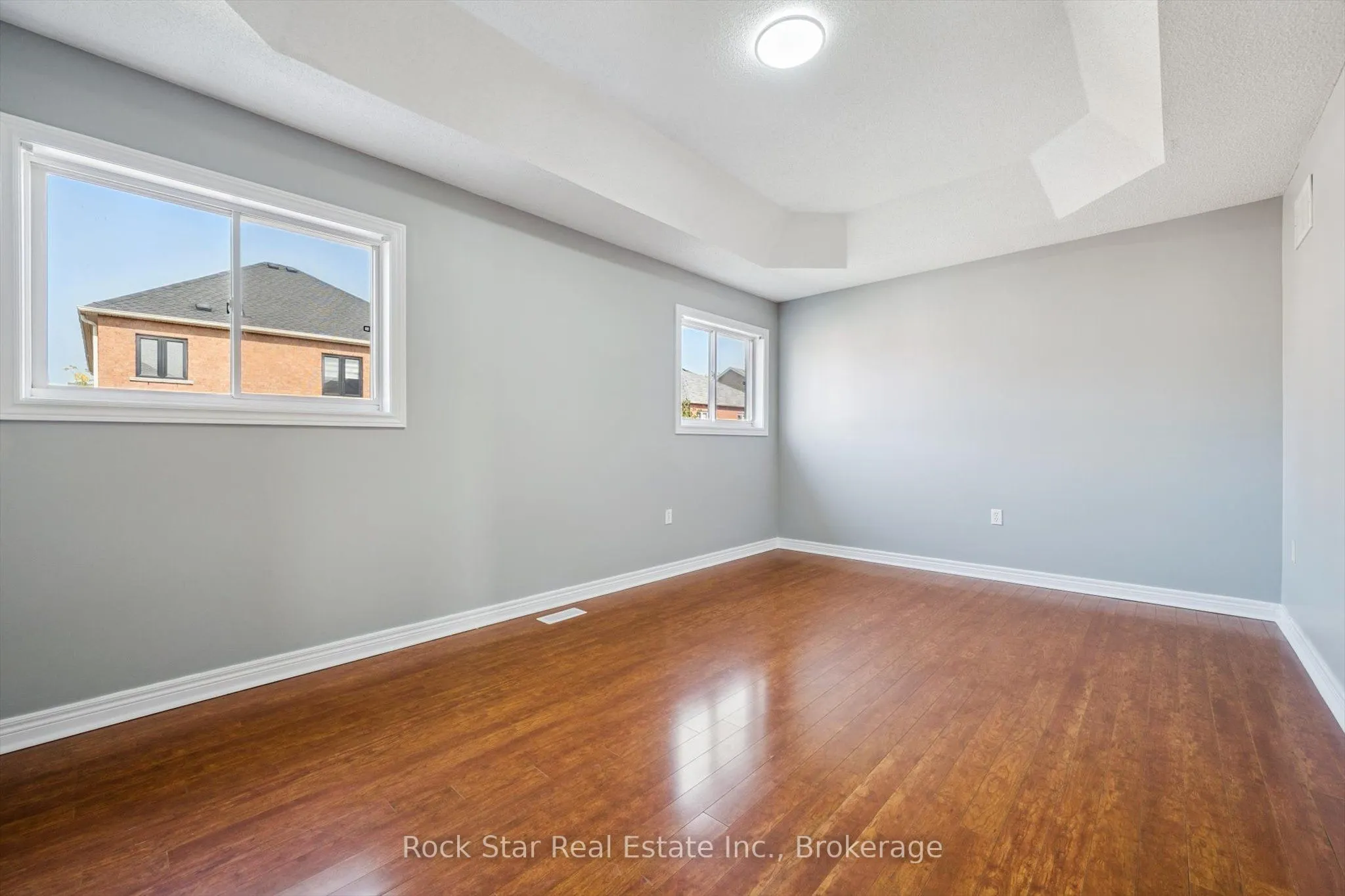 128 Nathaniel Crescent