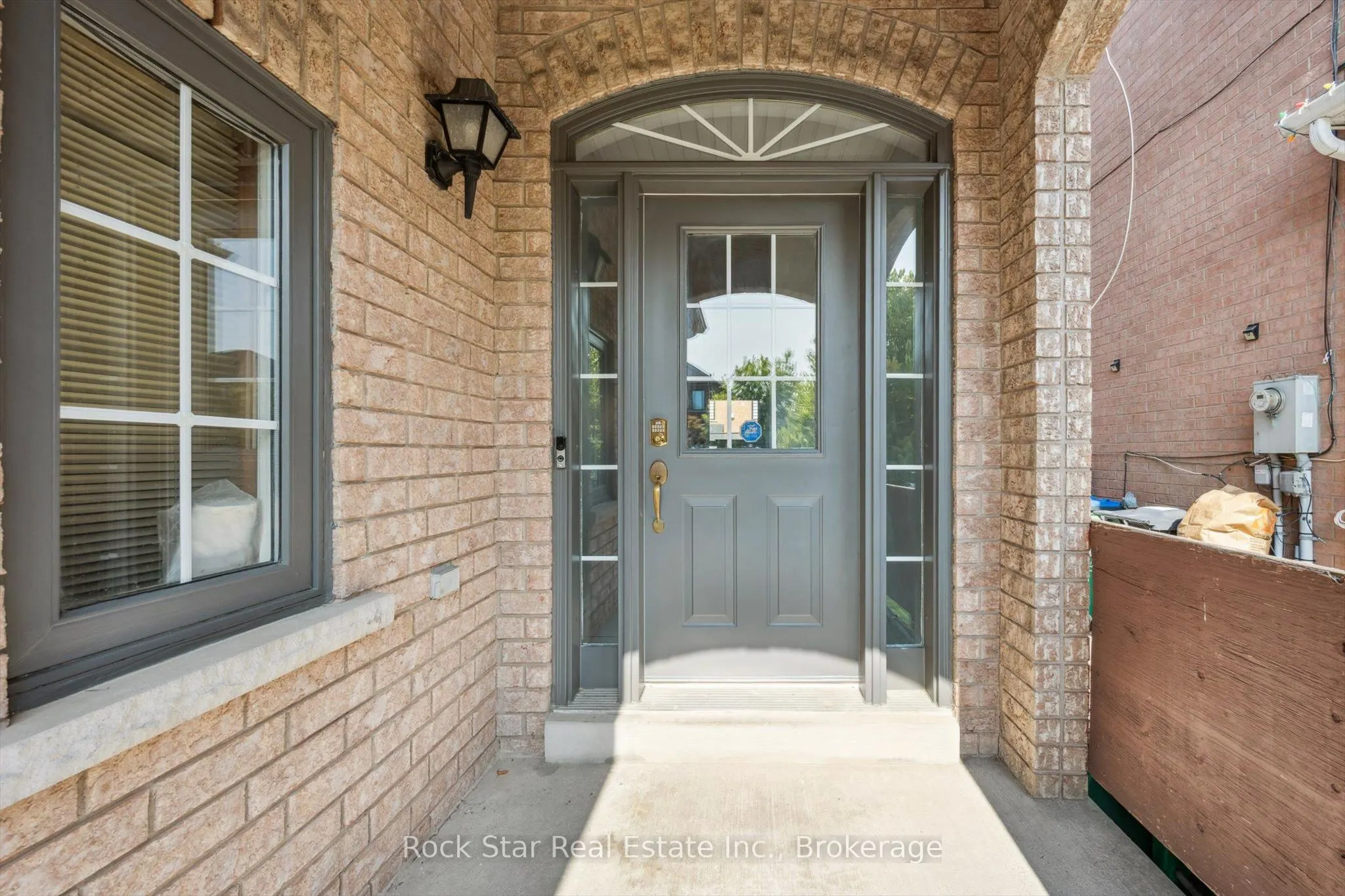 128 Nathaniel Crescent