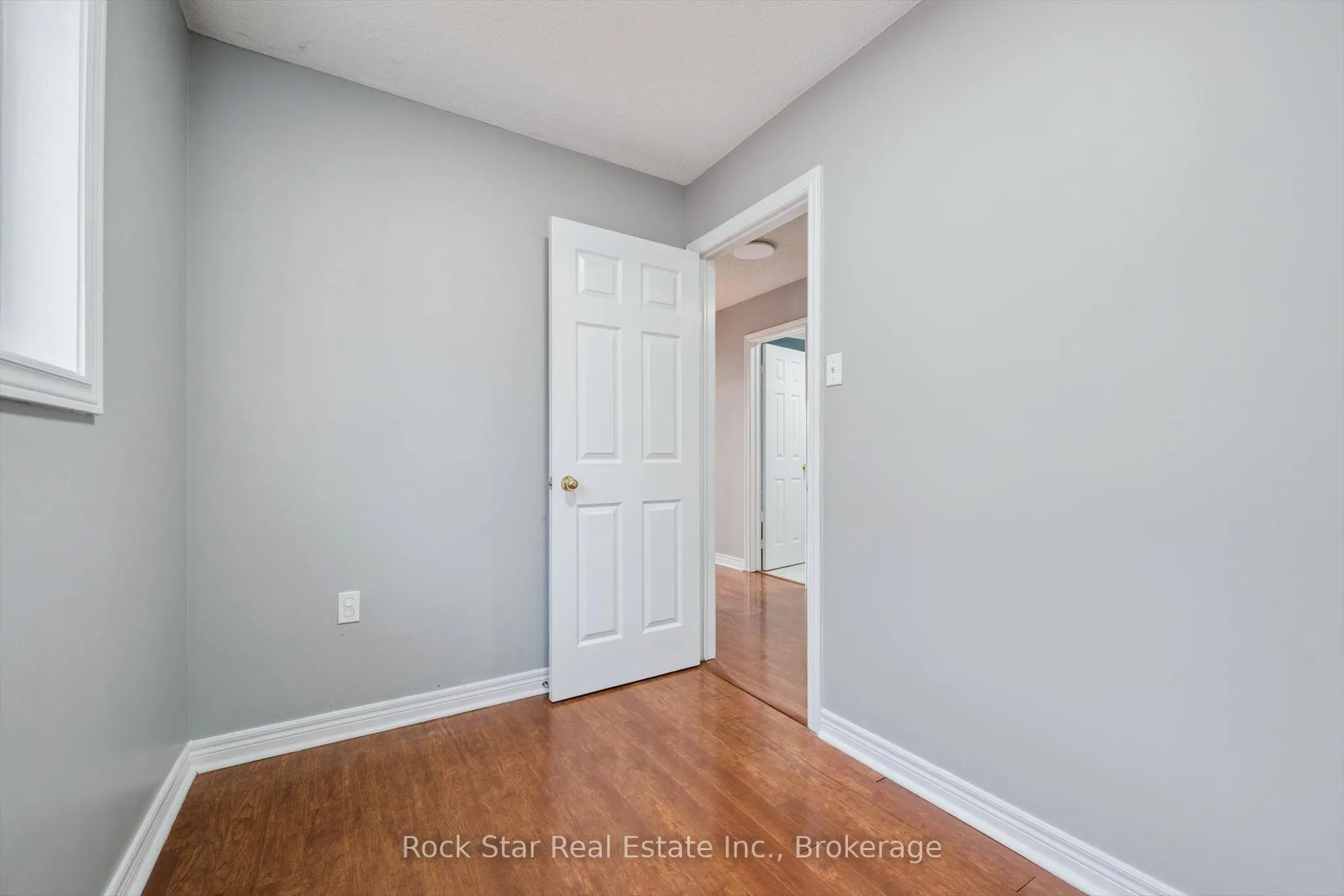 128 Nathaniel Crescent