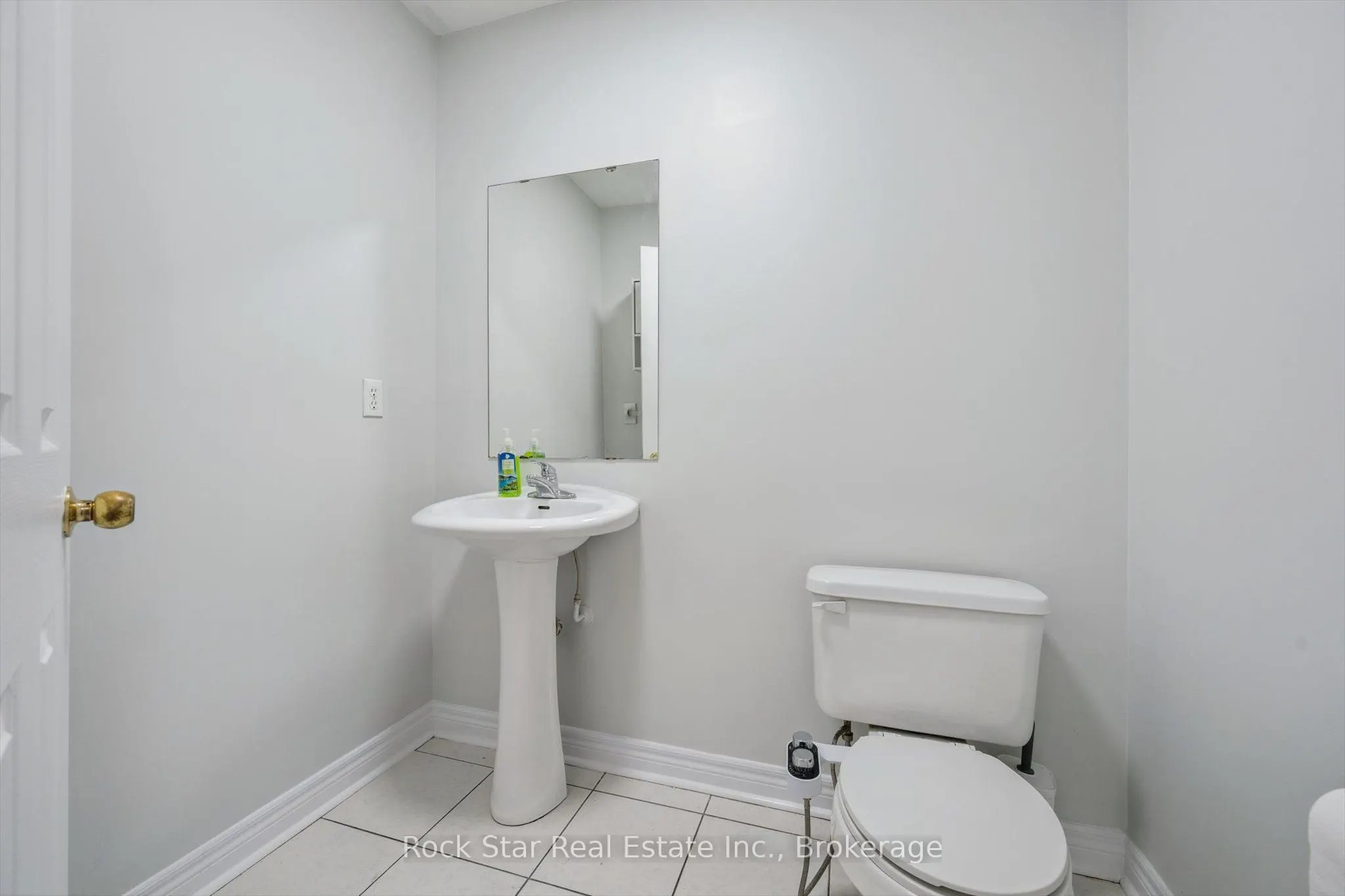 128 Nathaniel Crescent