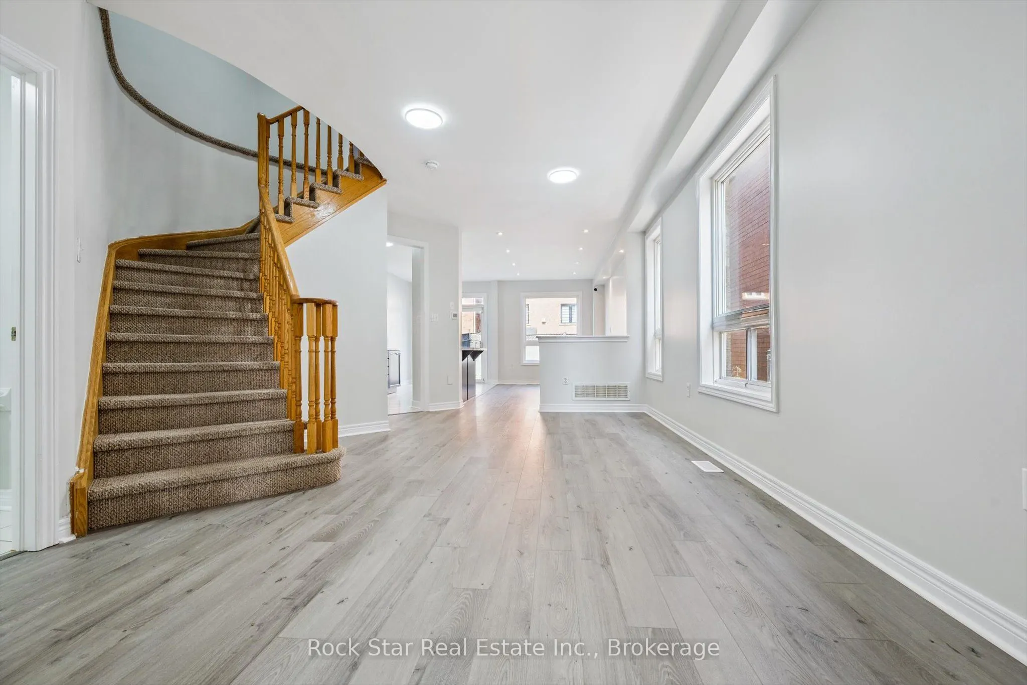 128 Nathaniel Crescent