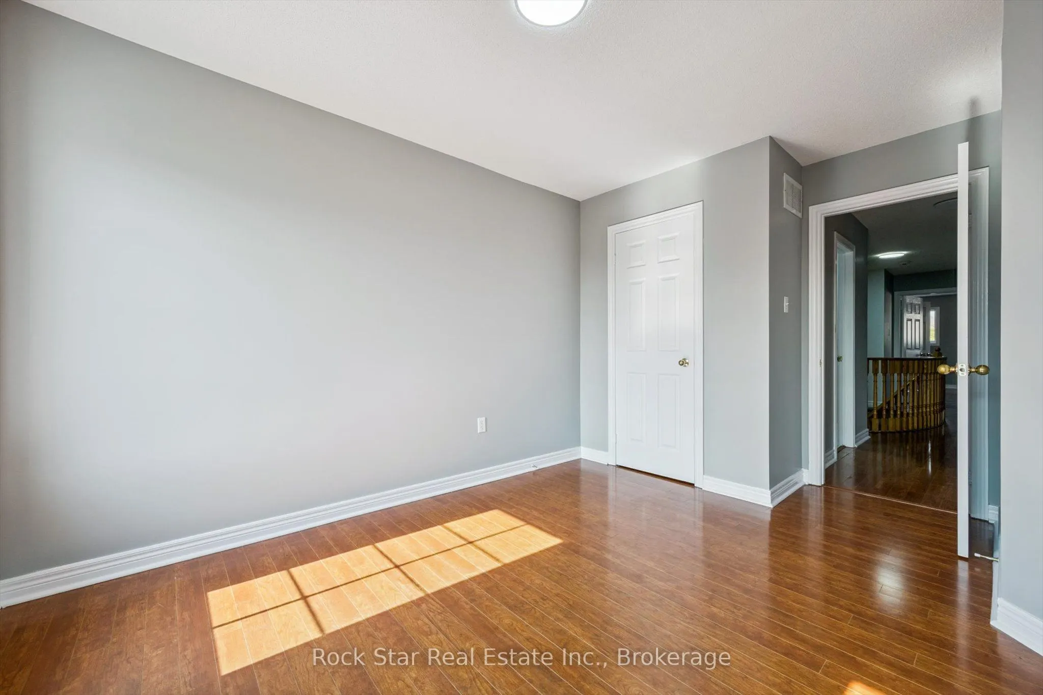 128 Nathaniel Crescent