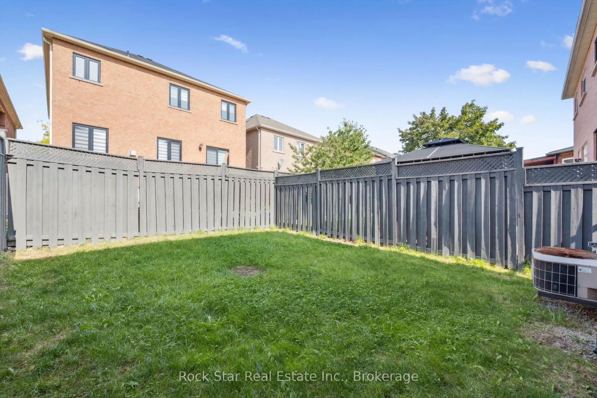 128 Nathaniel Crescent