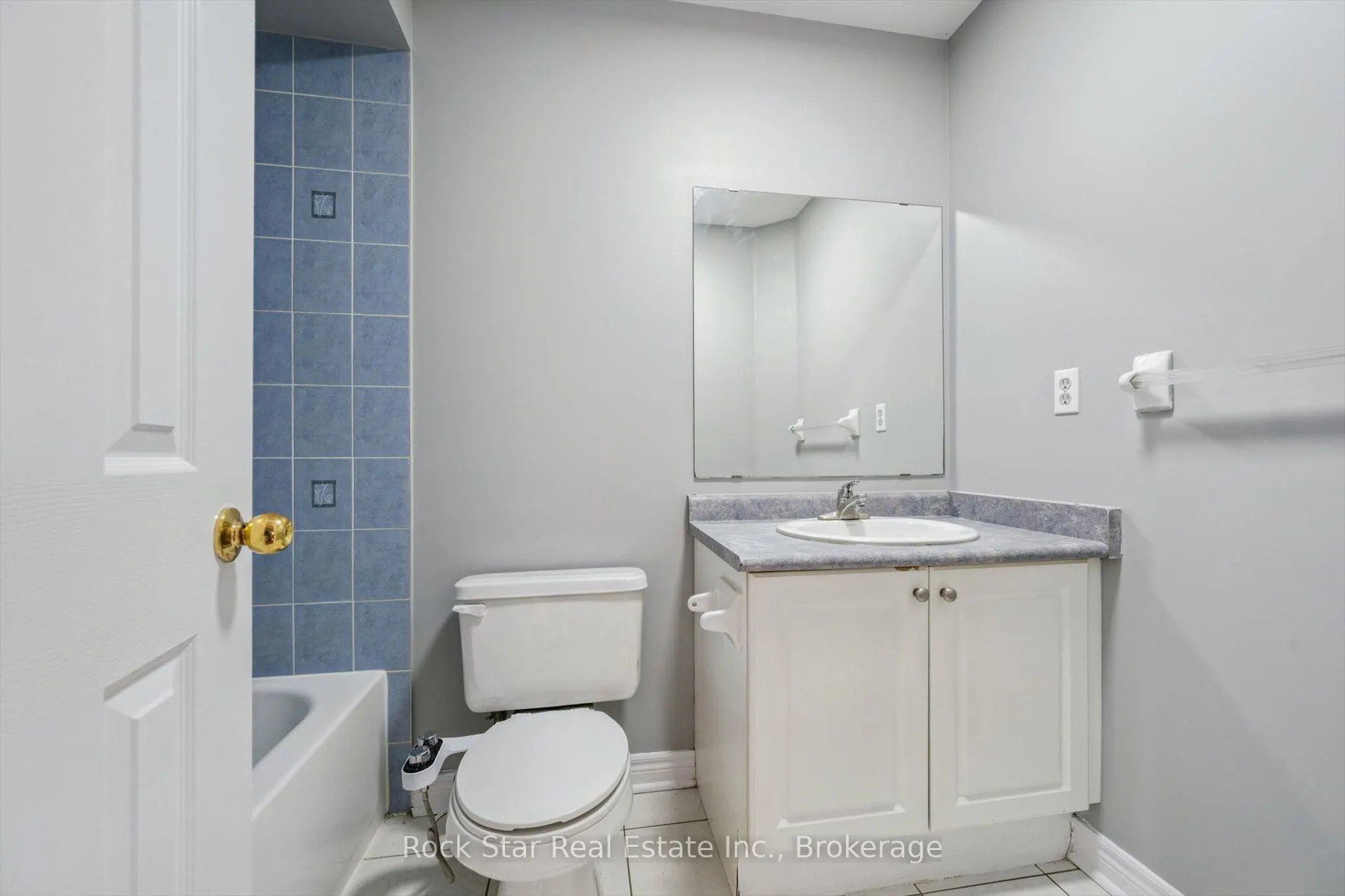 128 Nathaniel Crescent