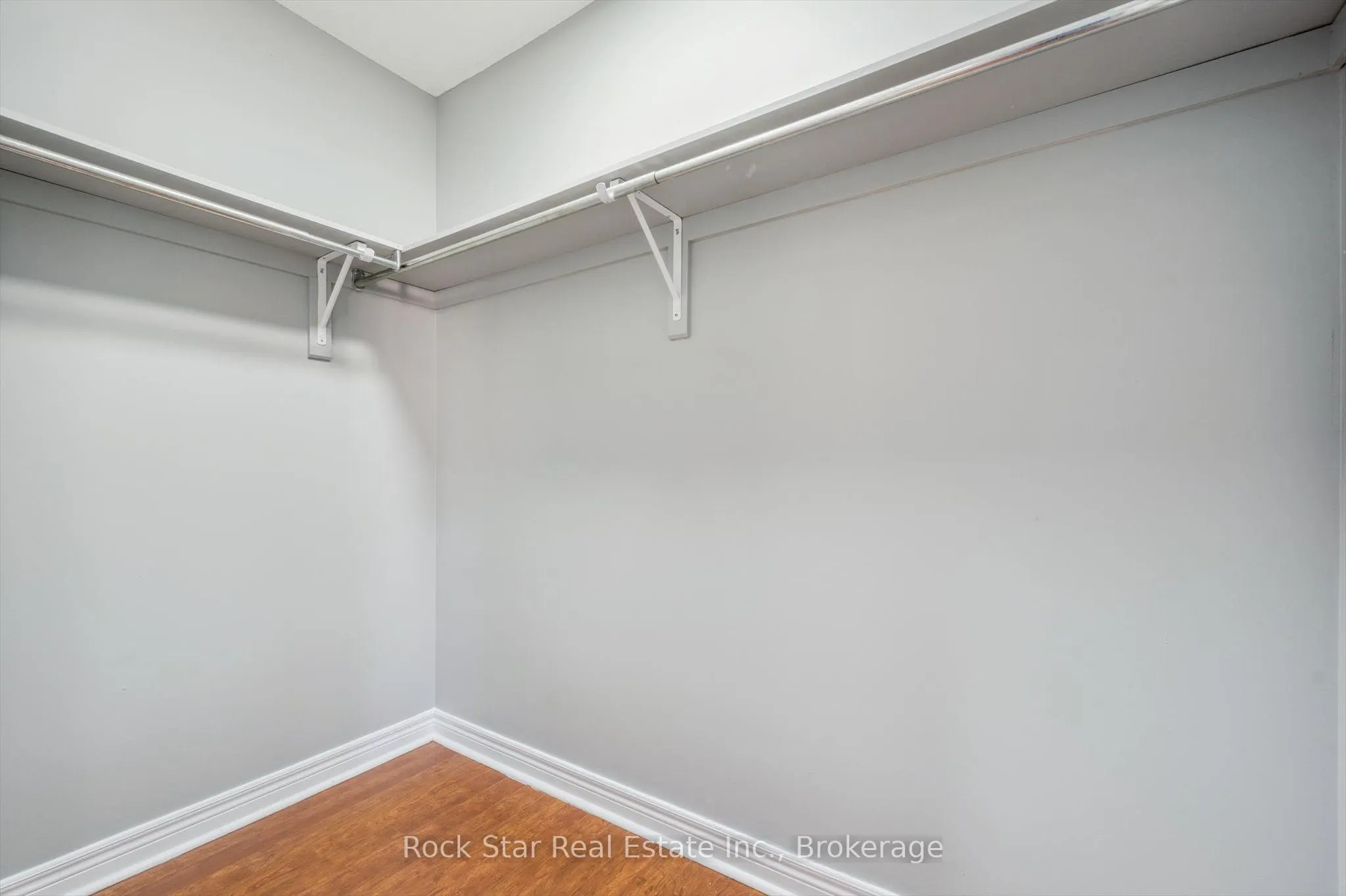128 Nathaniel Crescent