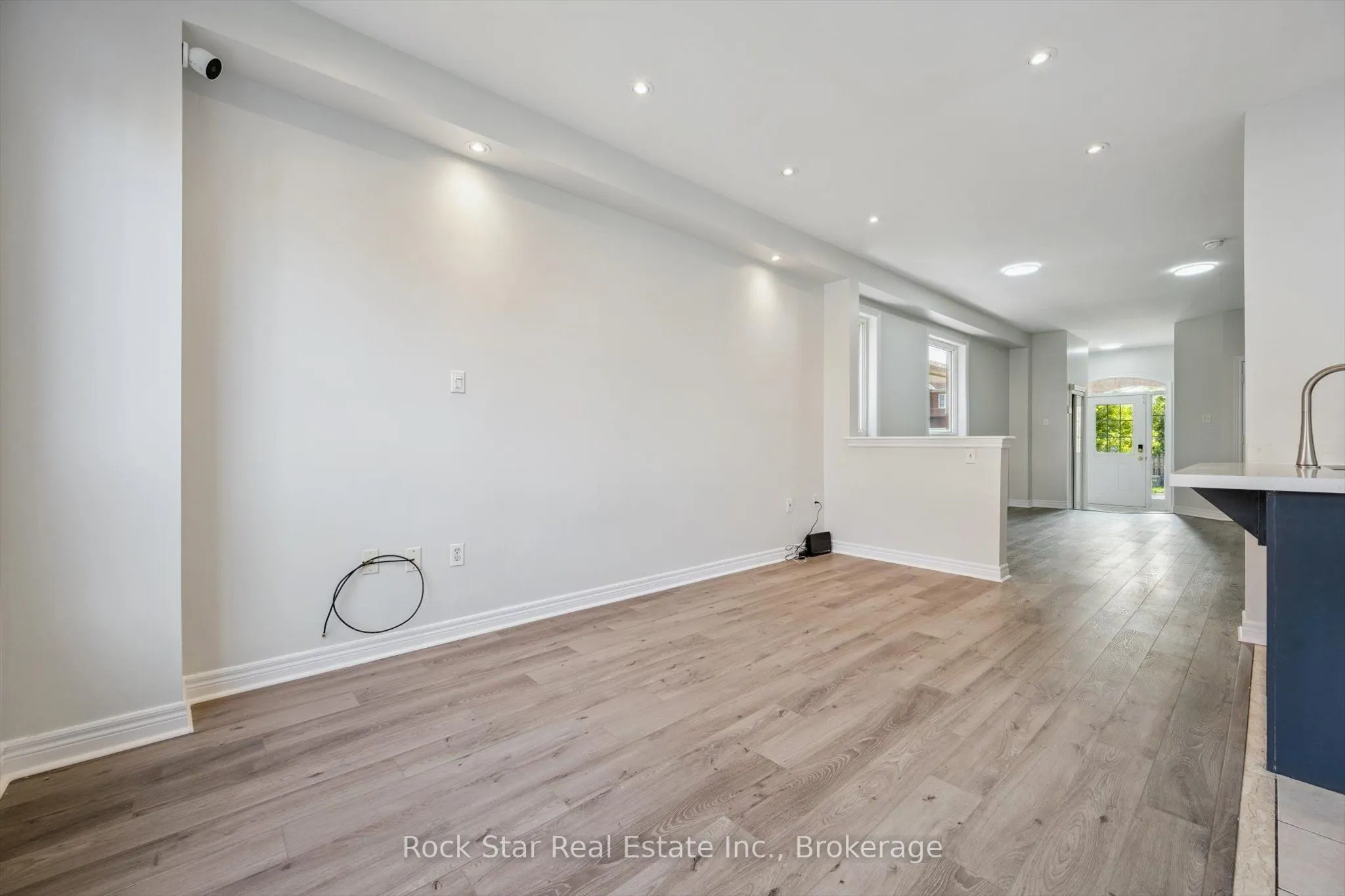 128 Nathaniel Crescent