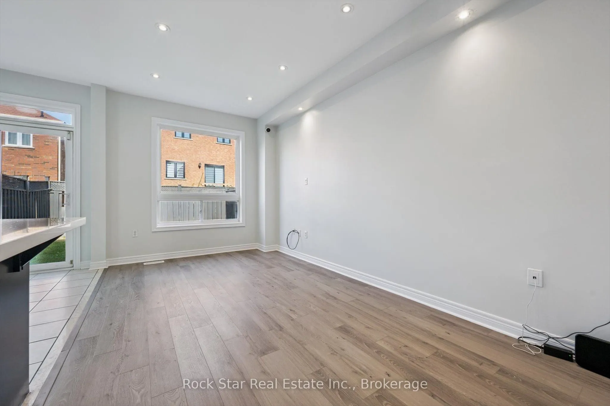 128 Nathaniel Crescent