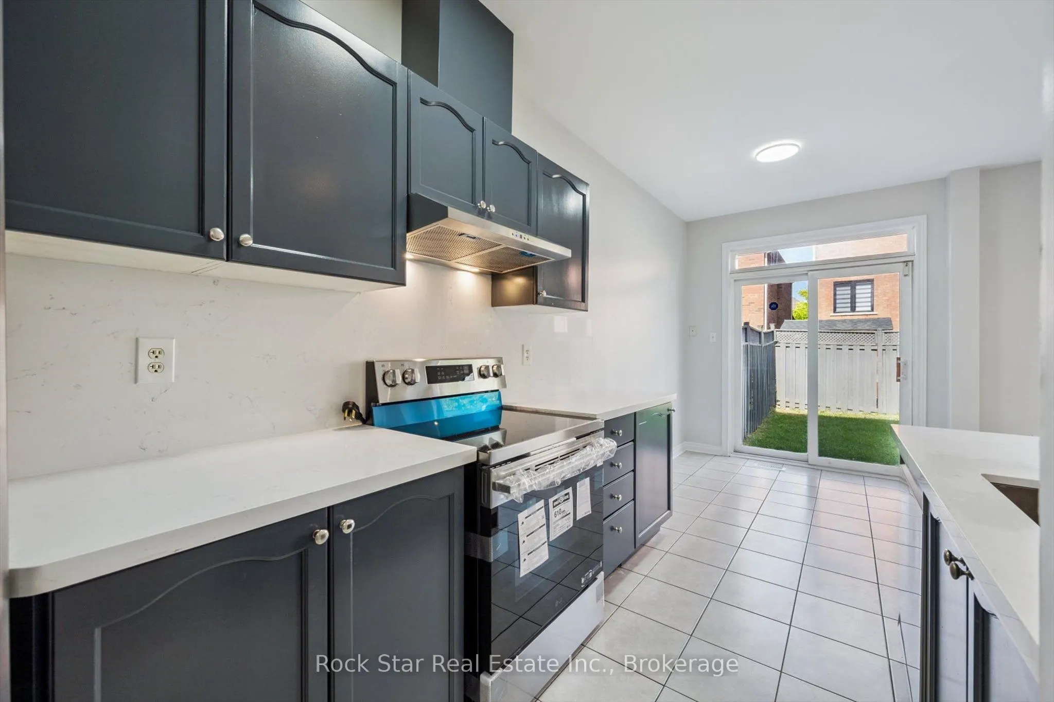 128 Nathaniel Crescent