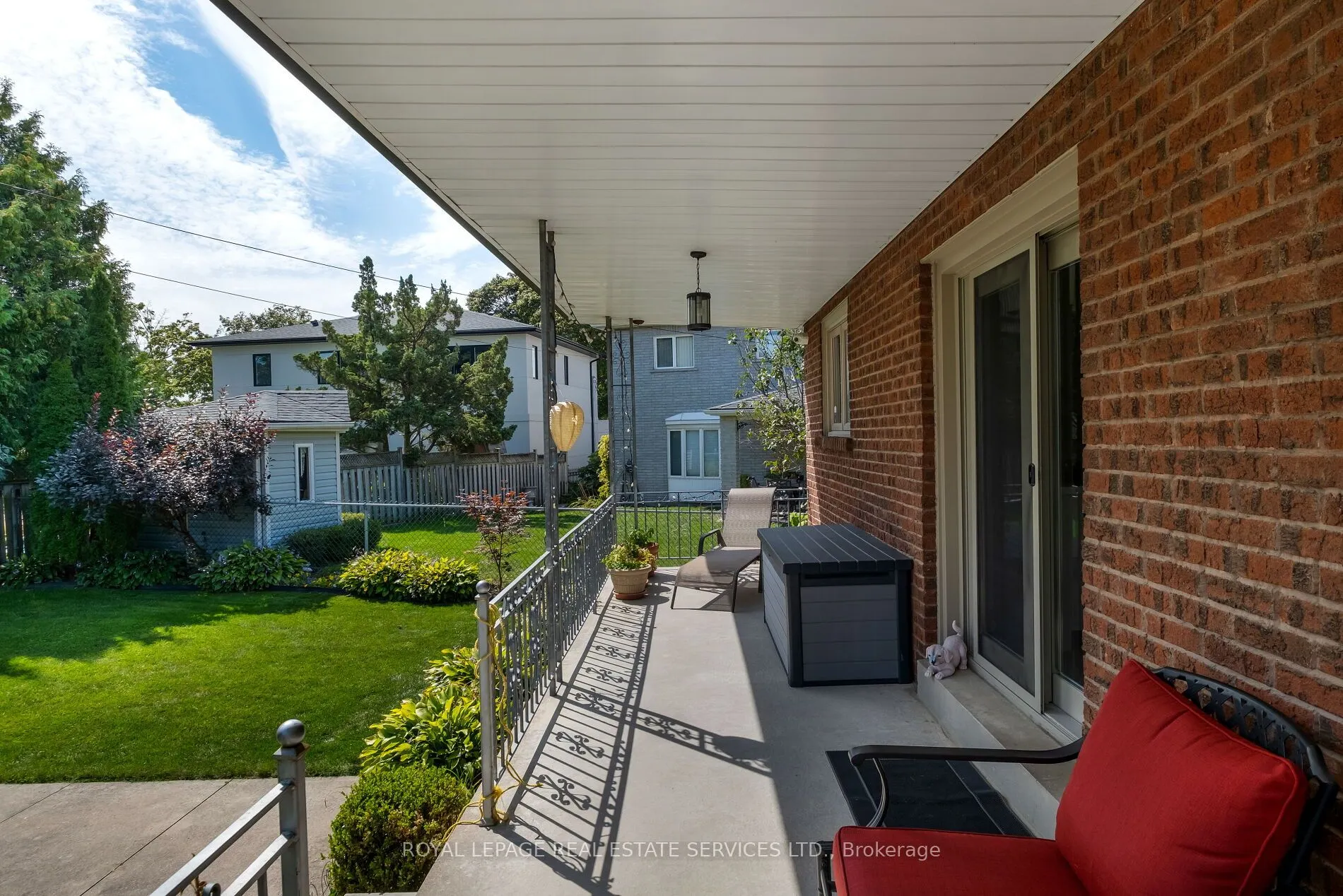 15 Westroyal Road