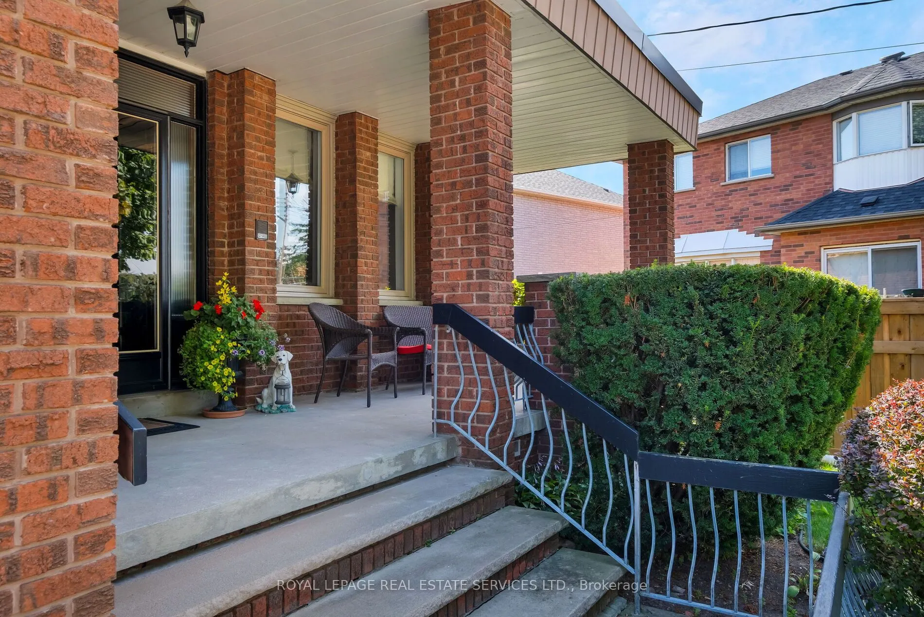 15 Westroyal Road