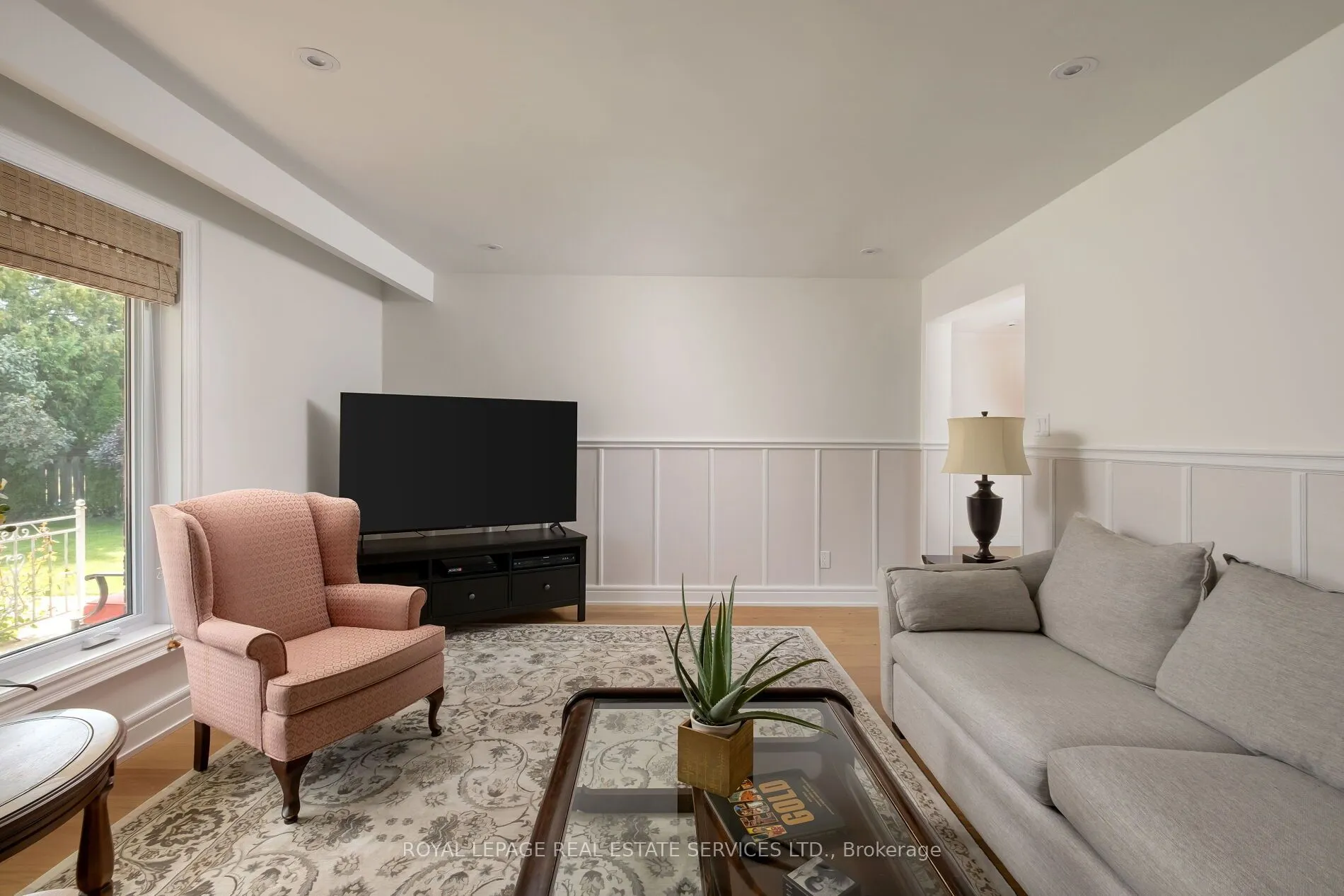 15 Westroyal Road