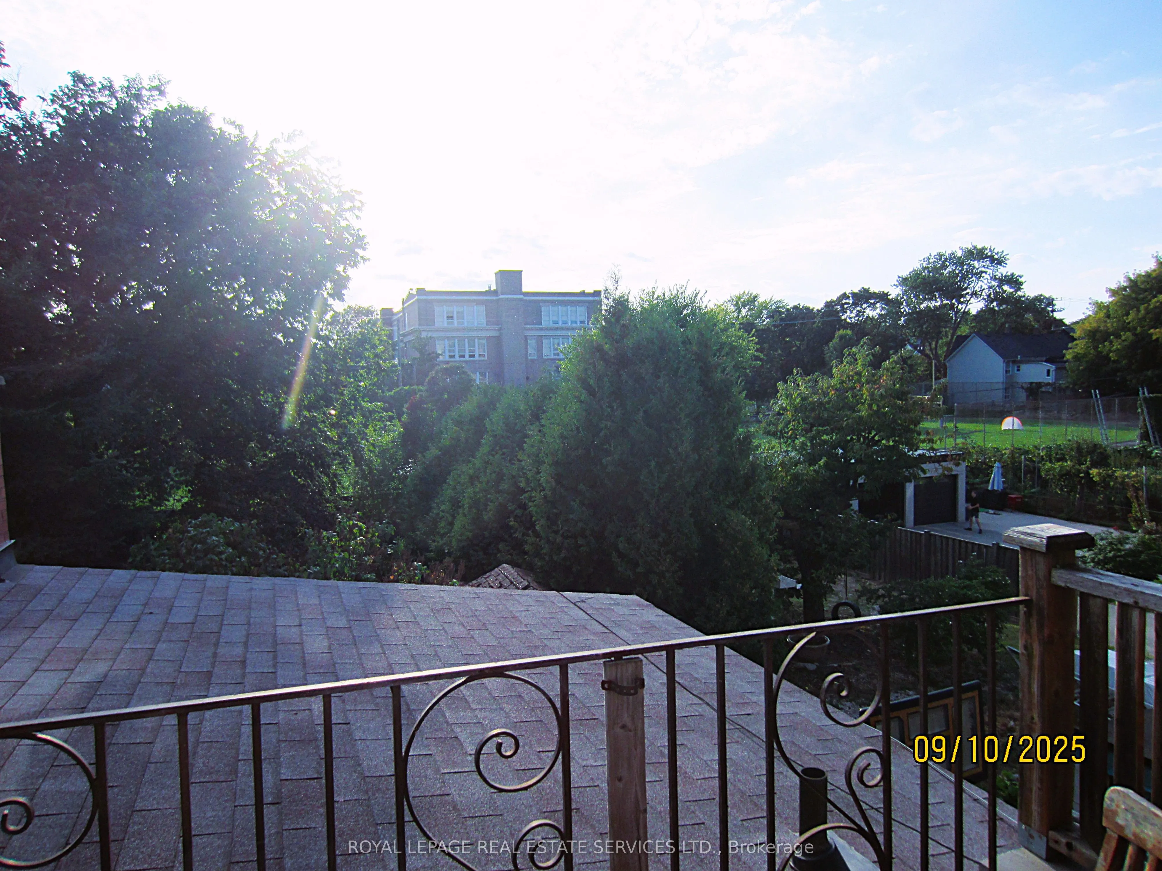 326 Quebec Avenue, #Upper