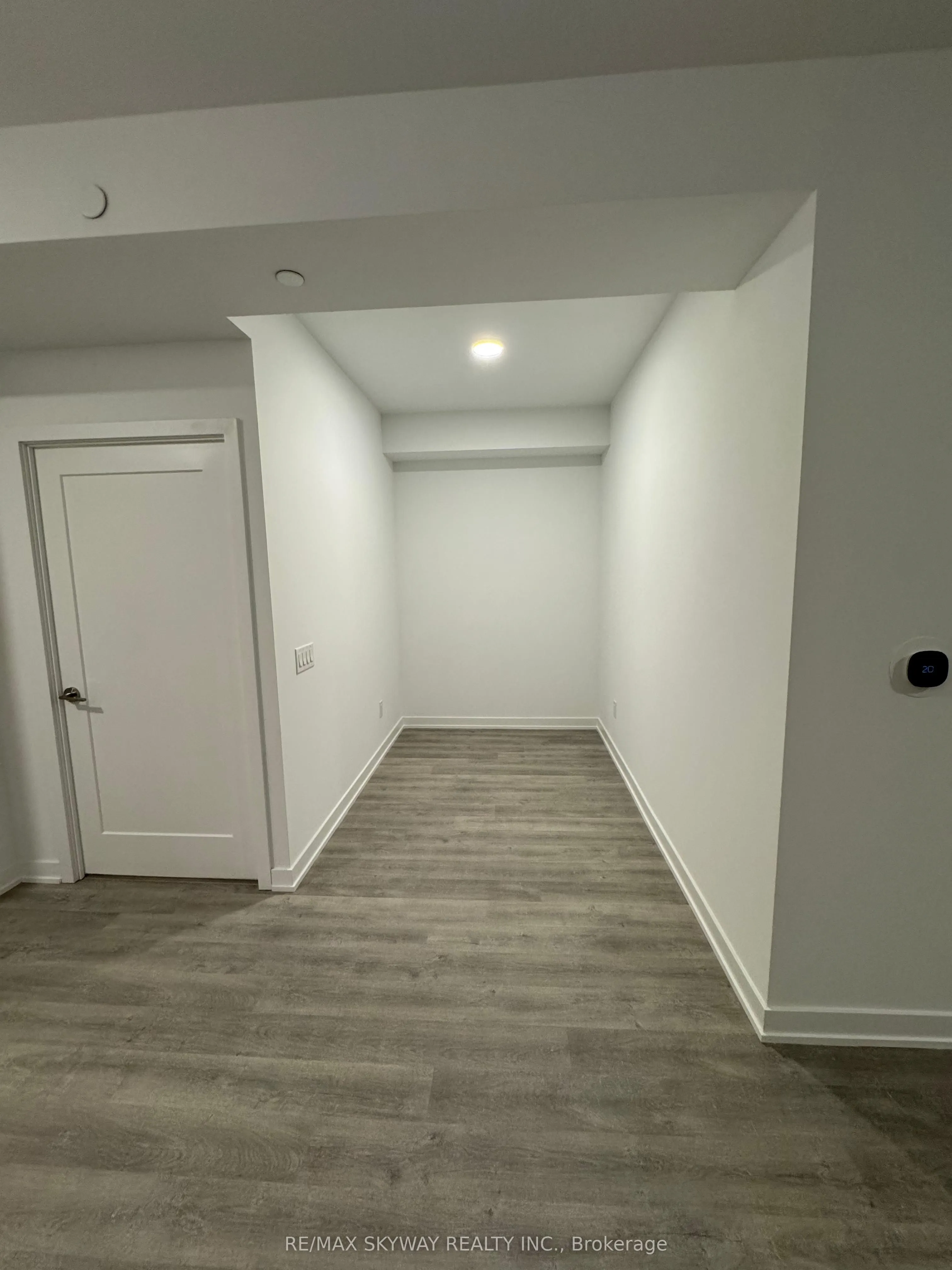 5105 Hurontario Street, #102