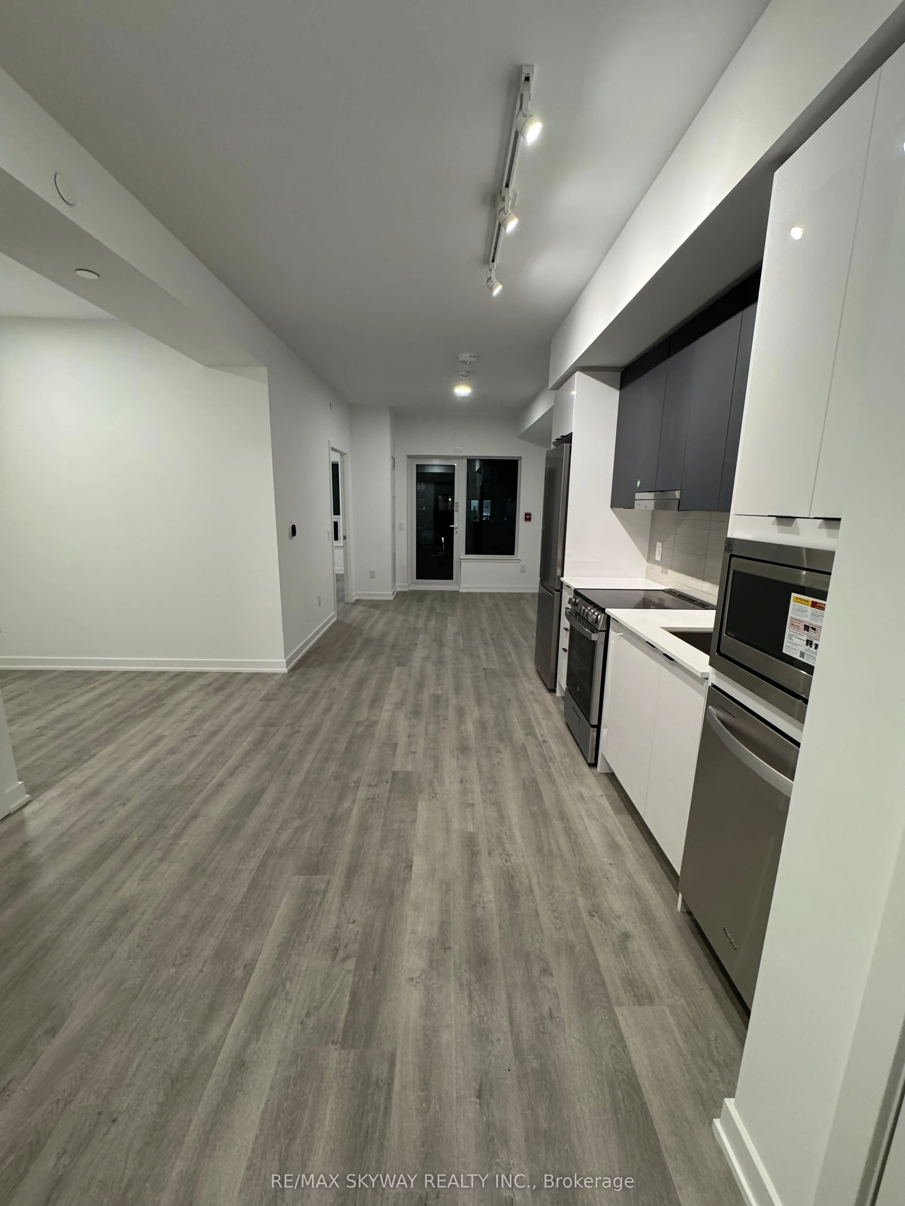 5105 Hurontario Street, #102