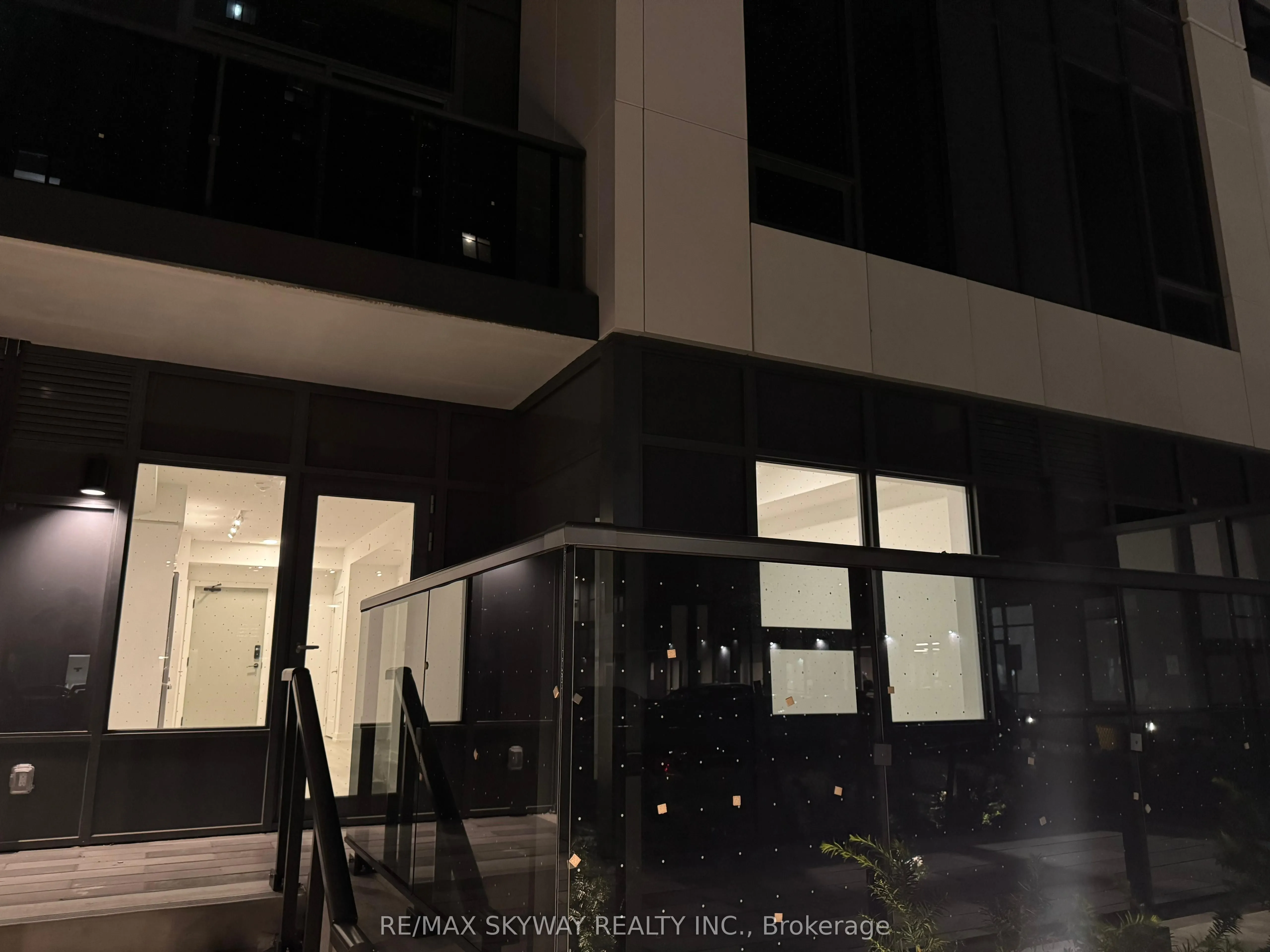 5105 Hurontario Street, #102