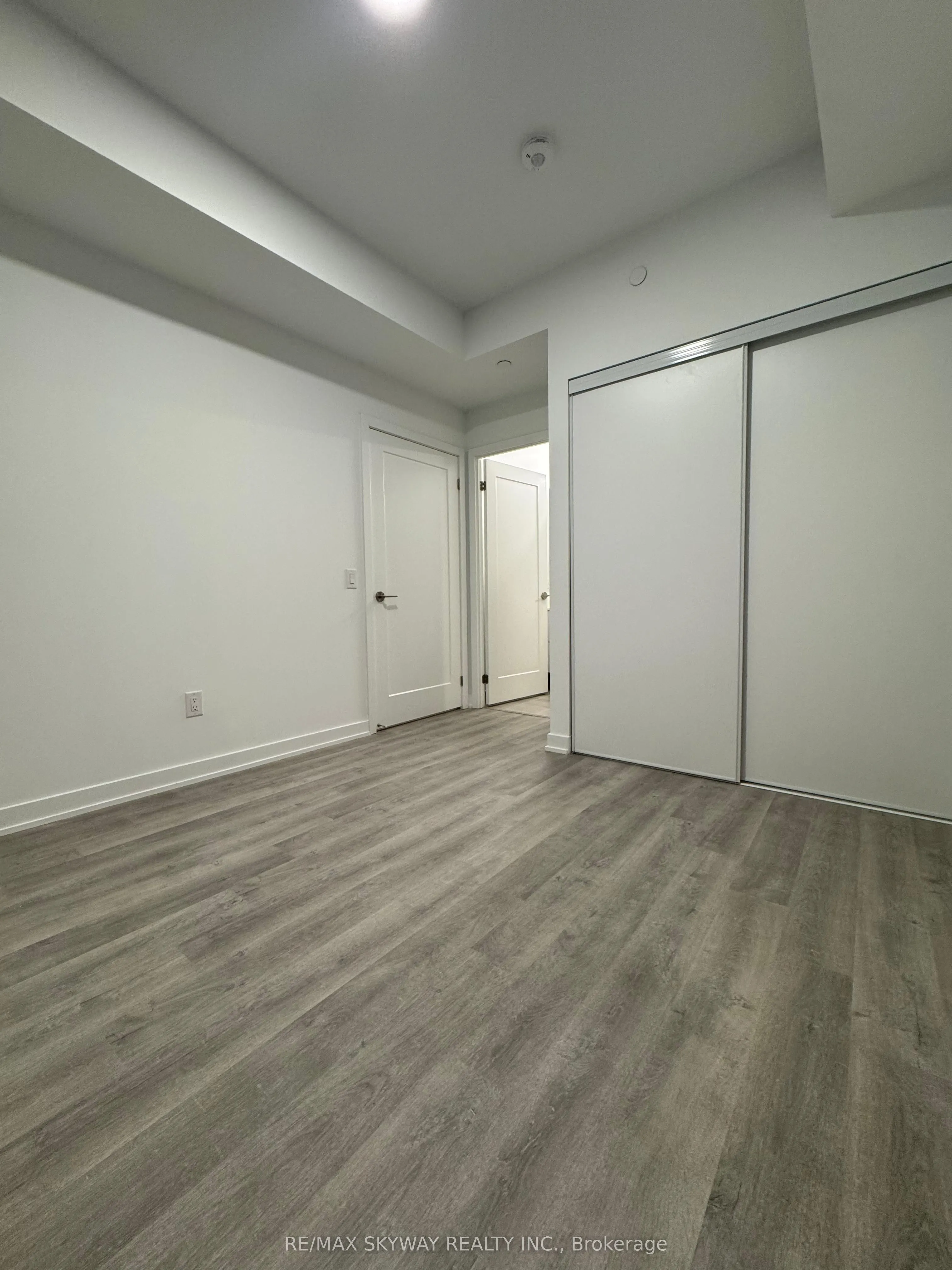 5105 Hurontario Street, #102