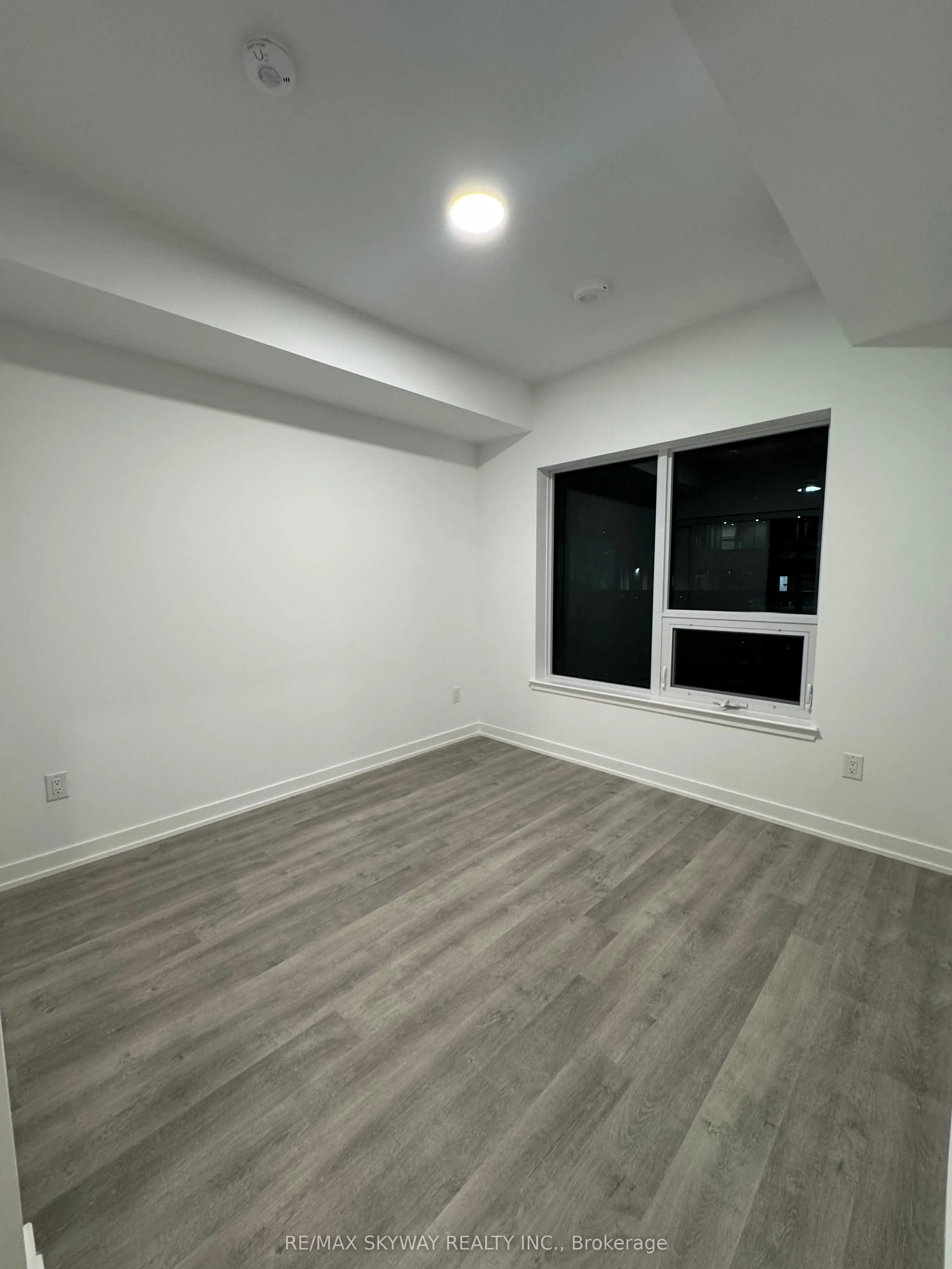 5105 Hurontario Street, #102