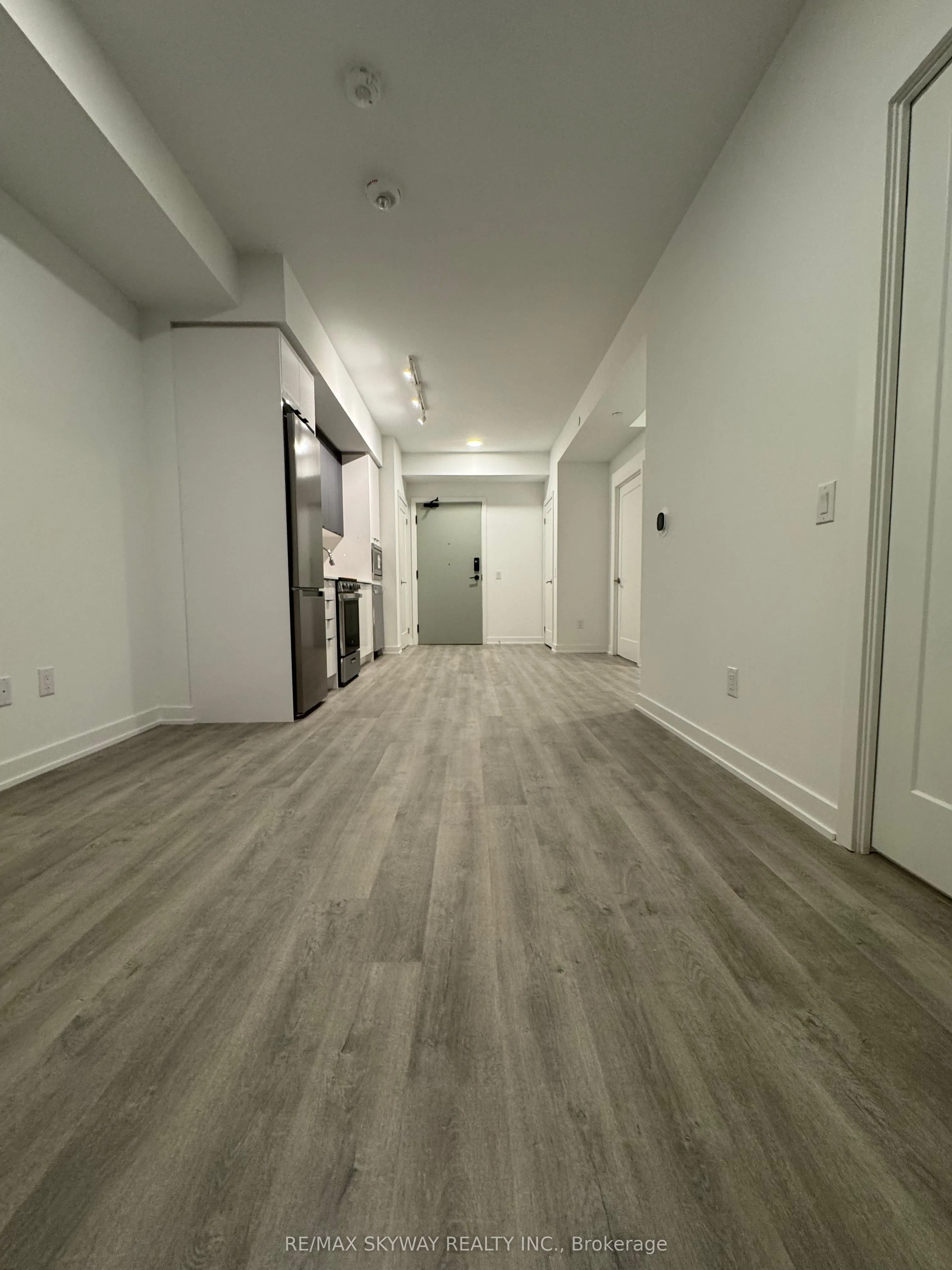 5105 Hurontario Street, #102