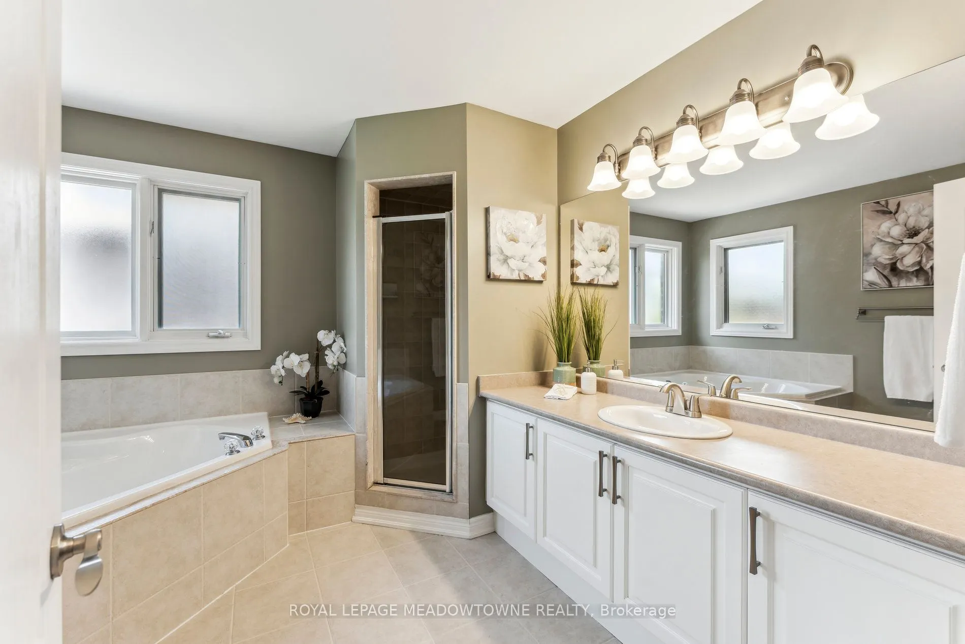 1186 Ezard Crescent