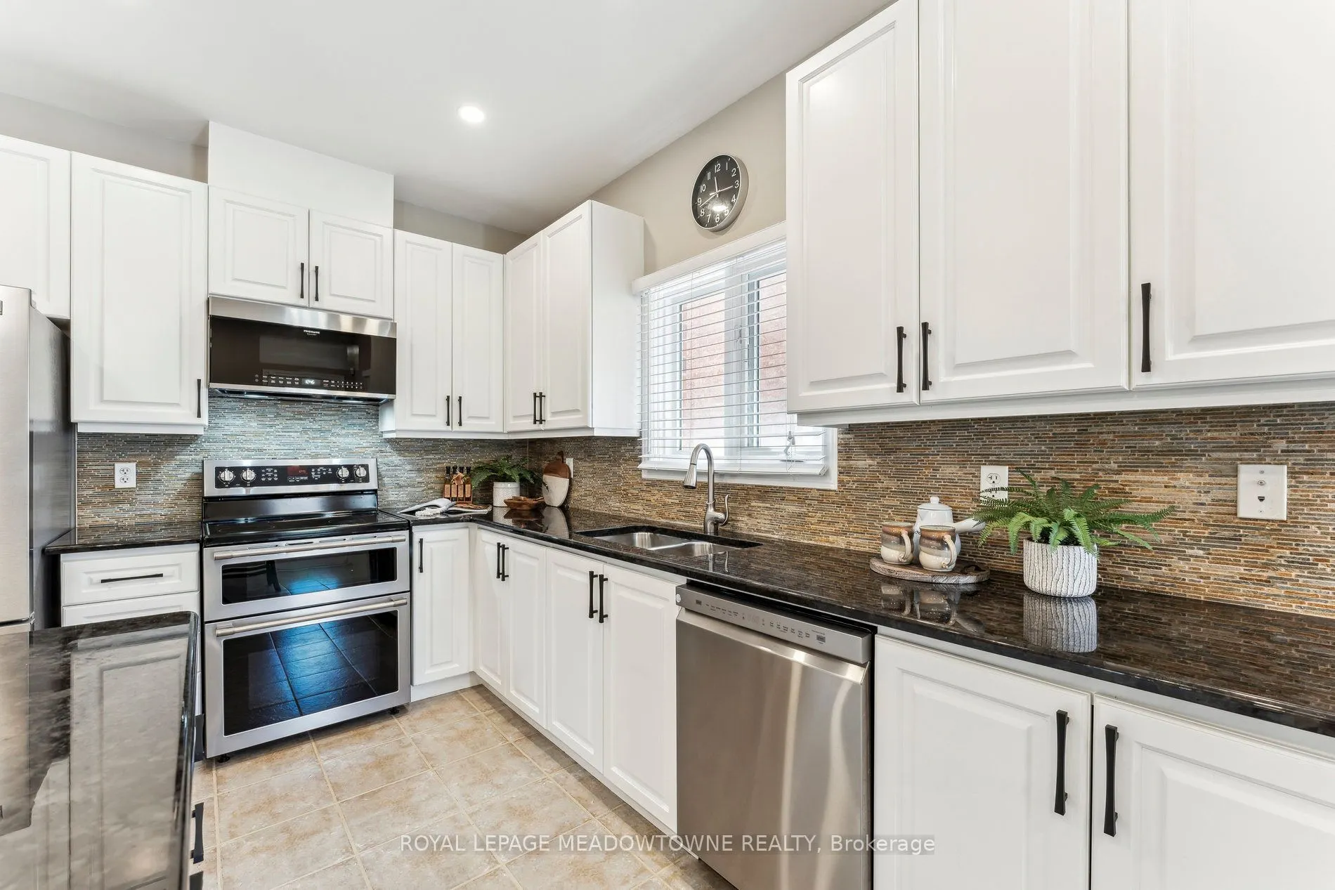 1186 Ezard Crescent