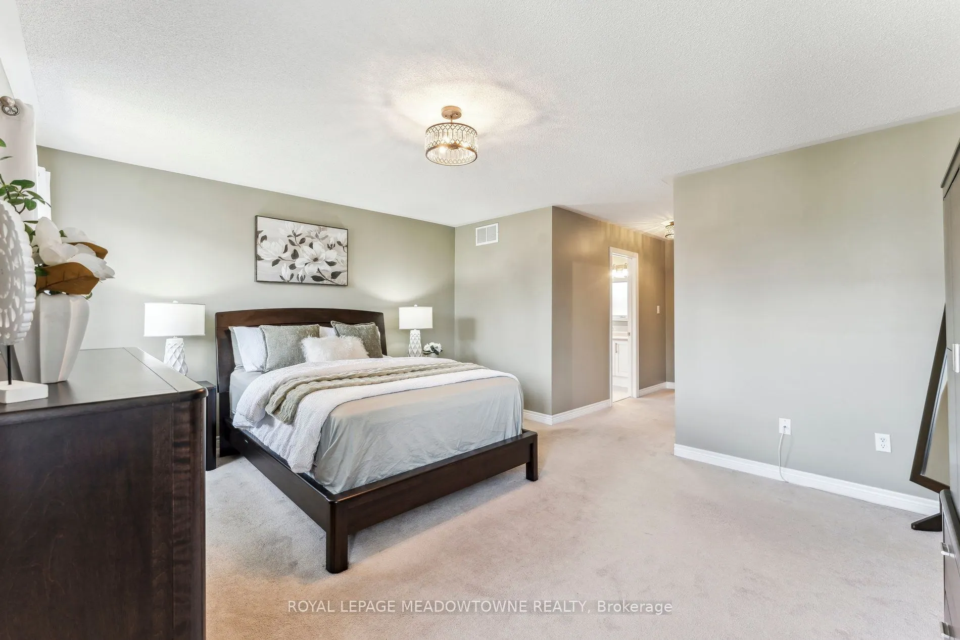 1186 Ezard Crescent