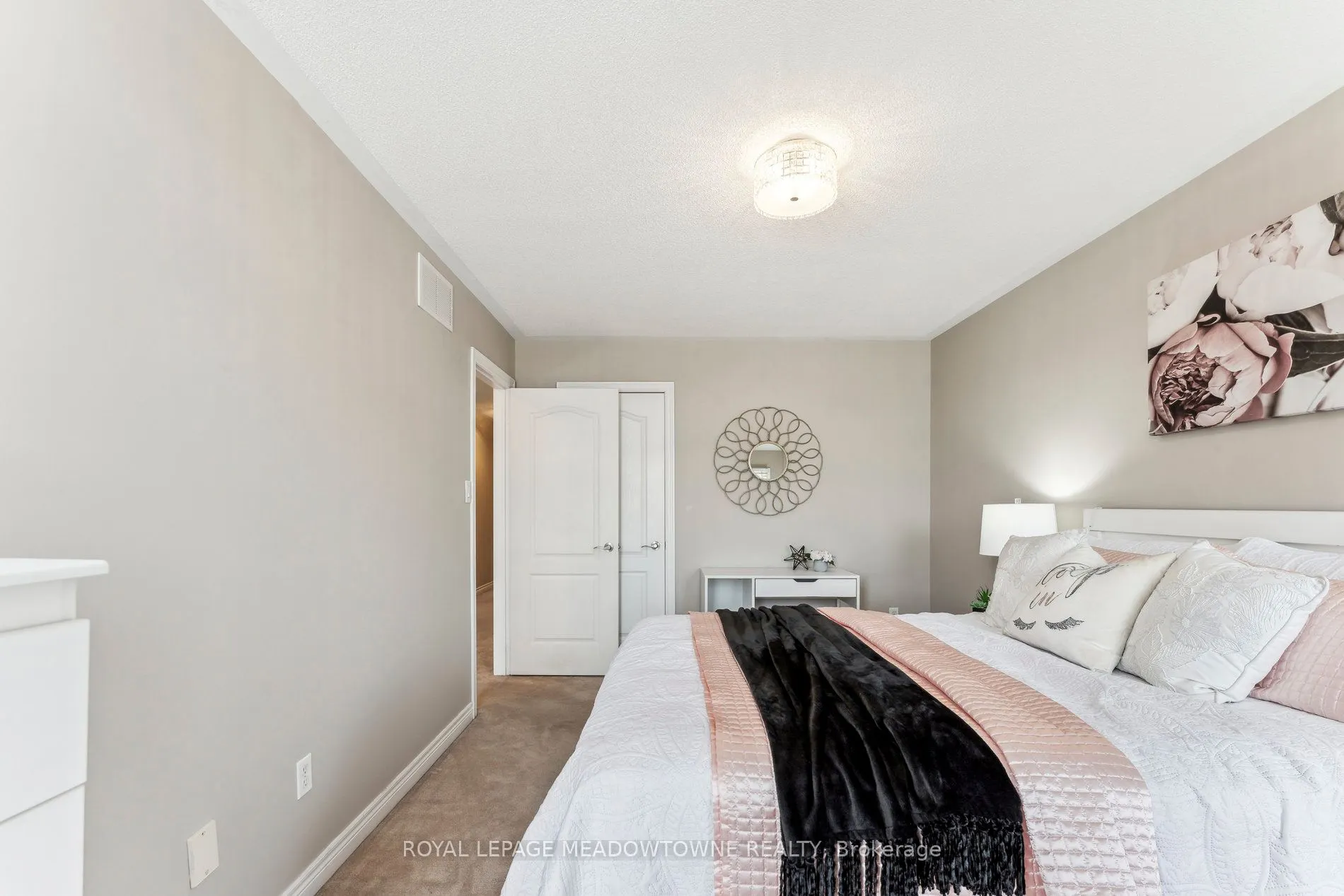 1186 Ezard Crescent
