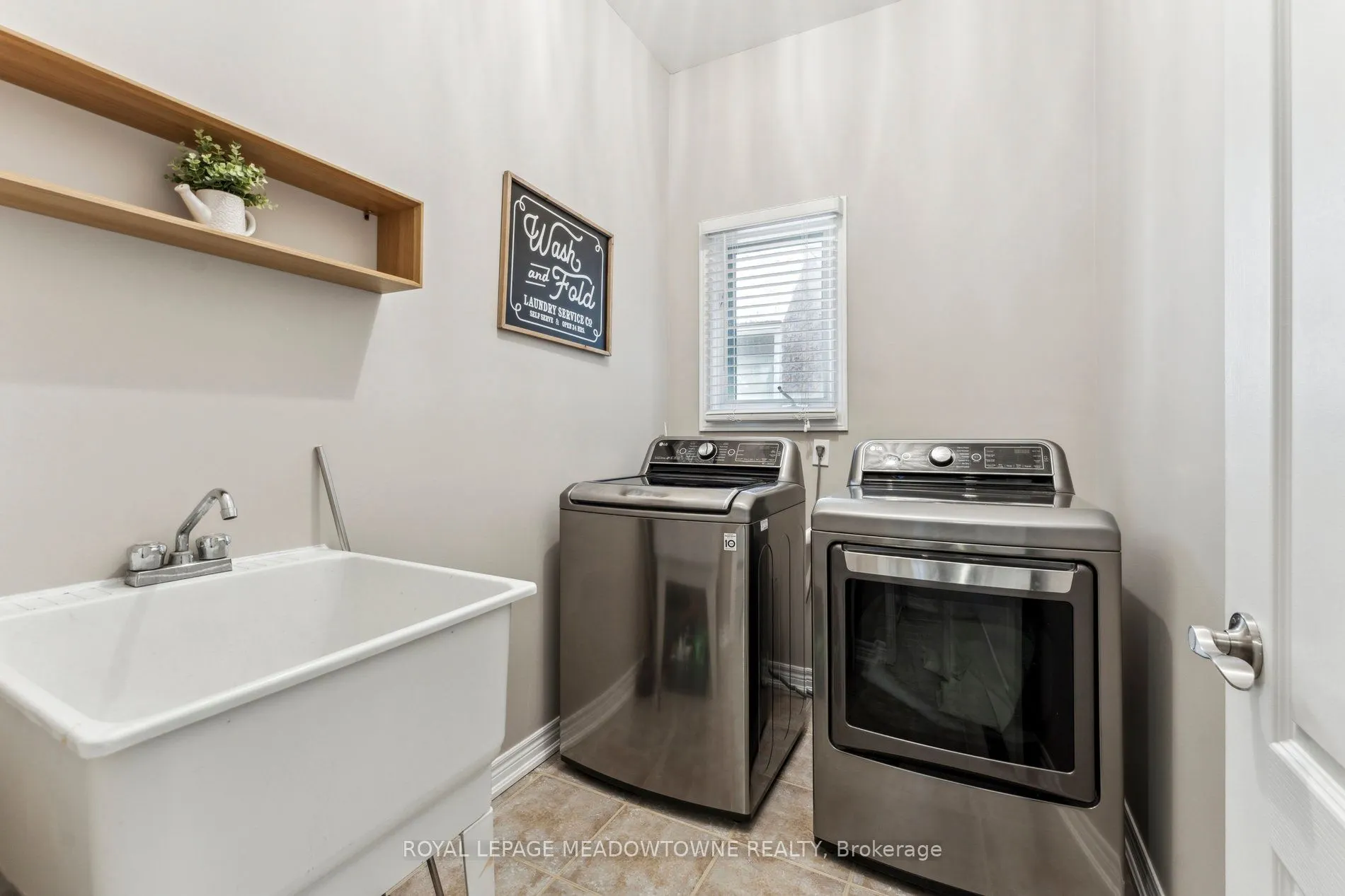 1186 Ezard Crescent