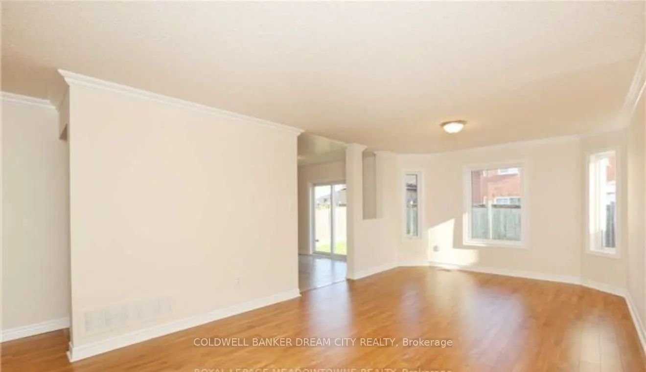 (Upper) 123 Woodvalley Drive