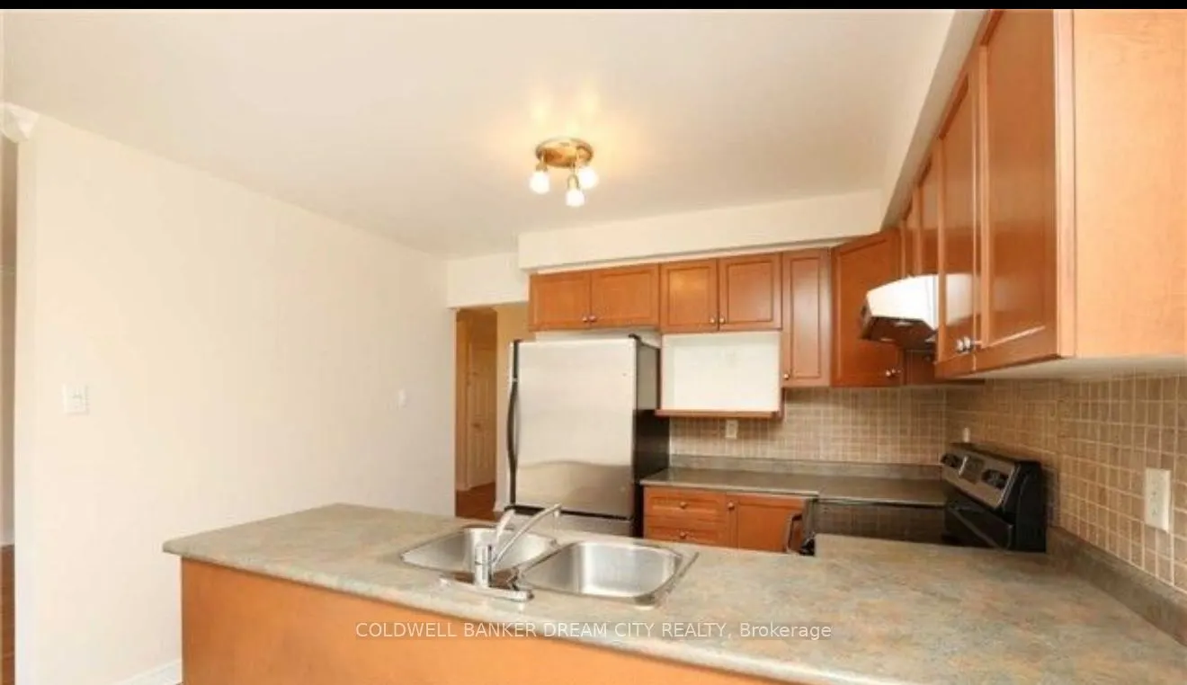 (Upper) 123 Woodvalley Drive