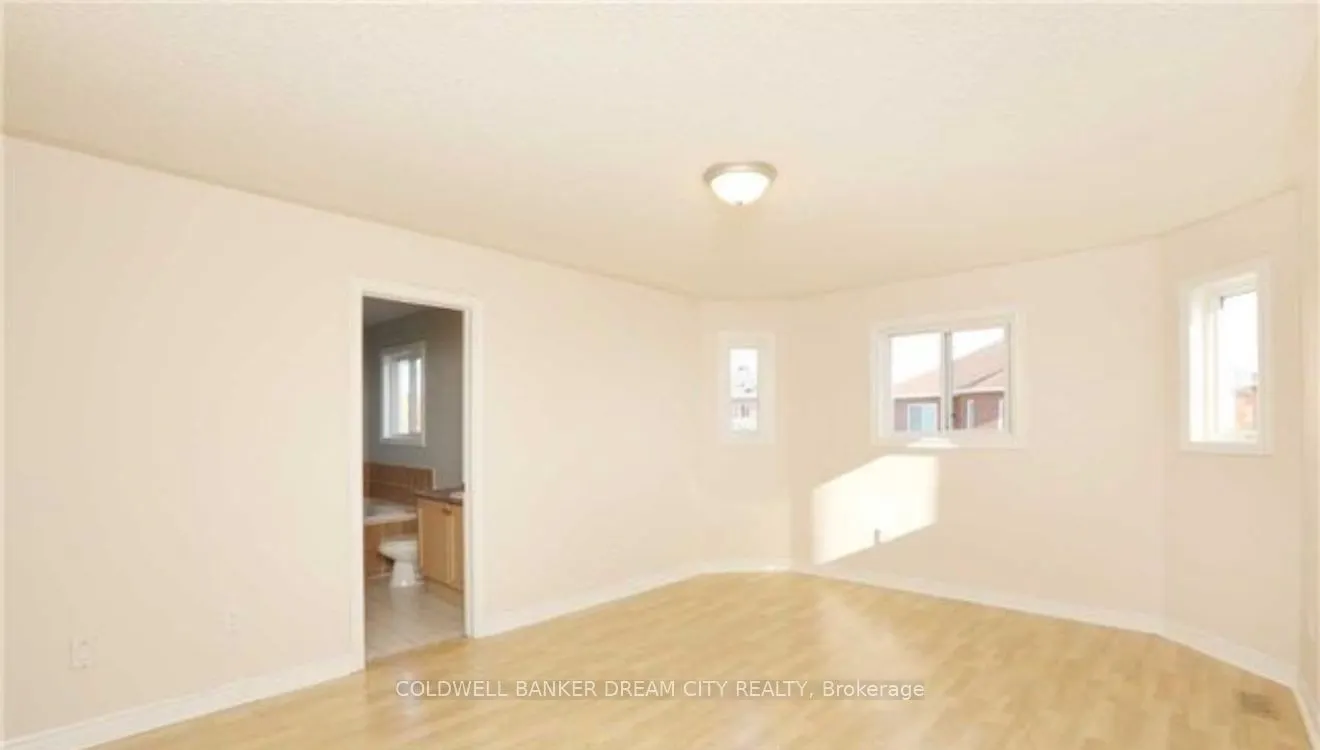 (Upper) 123 Woodvalley Drive