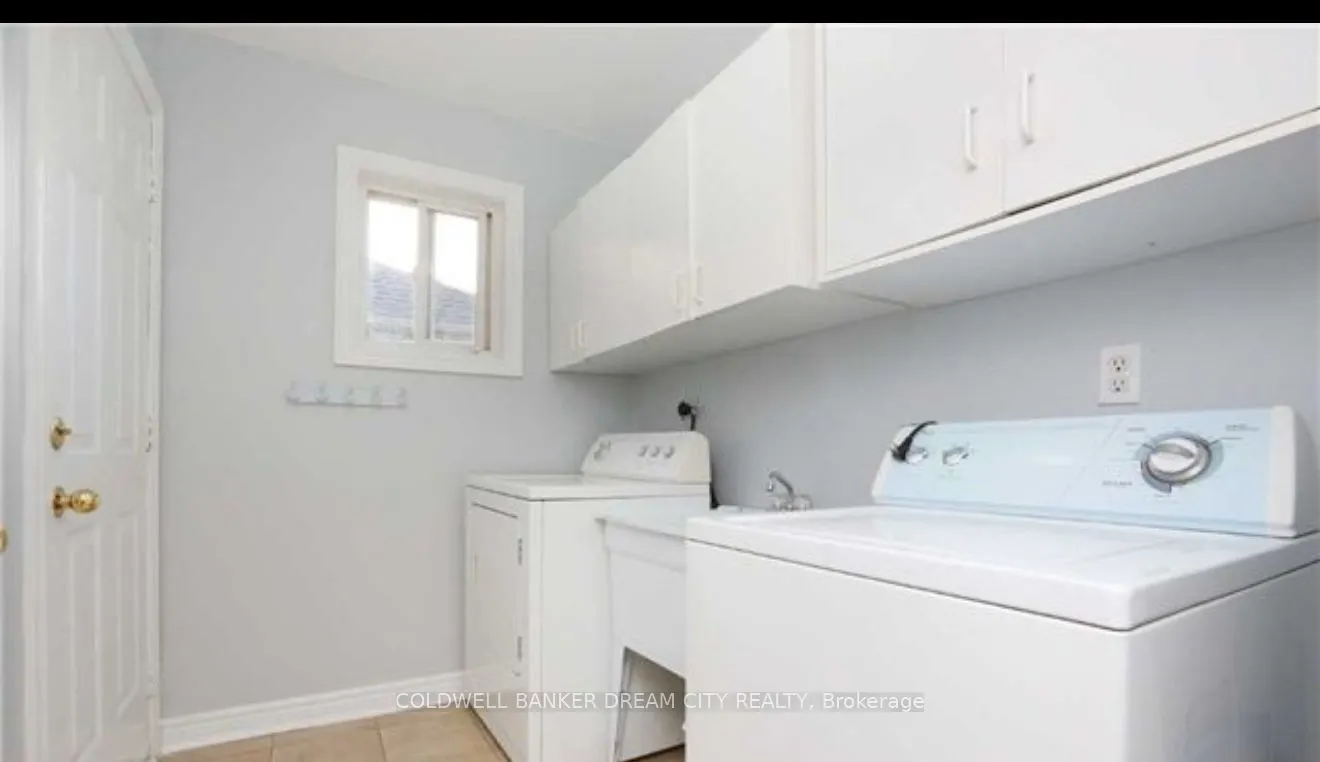 (Upper) 123 Woodvalley Drive