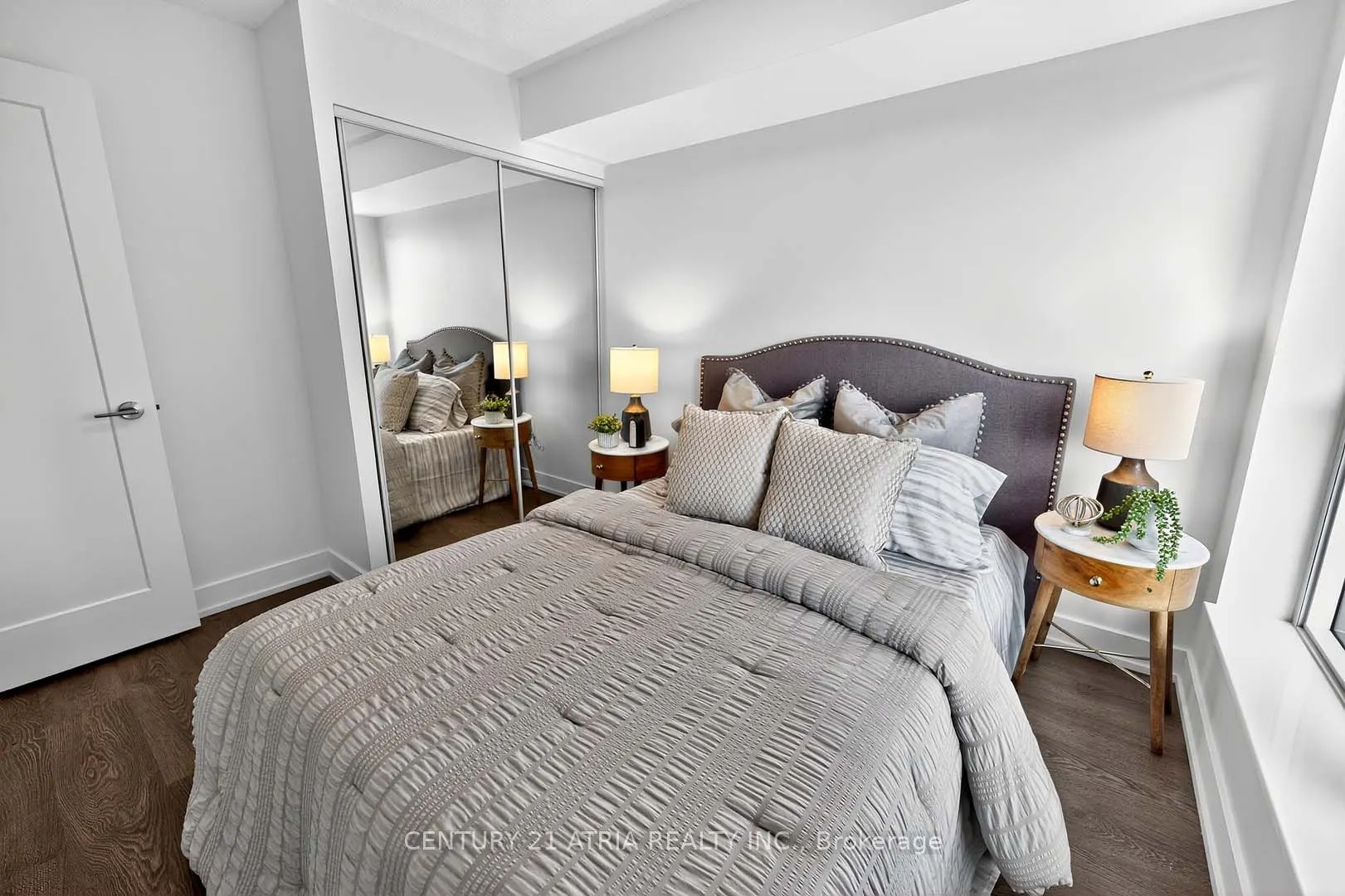7 Mabelle Avenue, #1805
