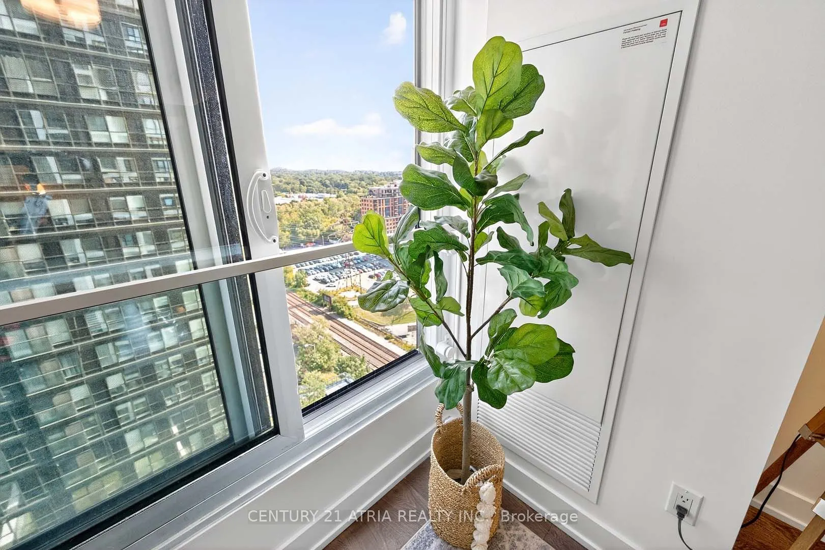 7 Mabelle Avenue, #1805