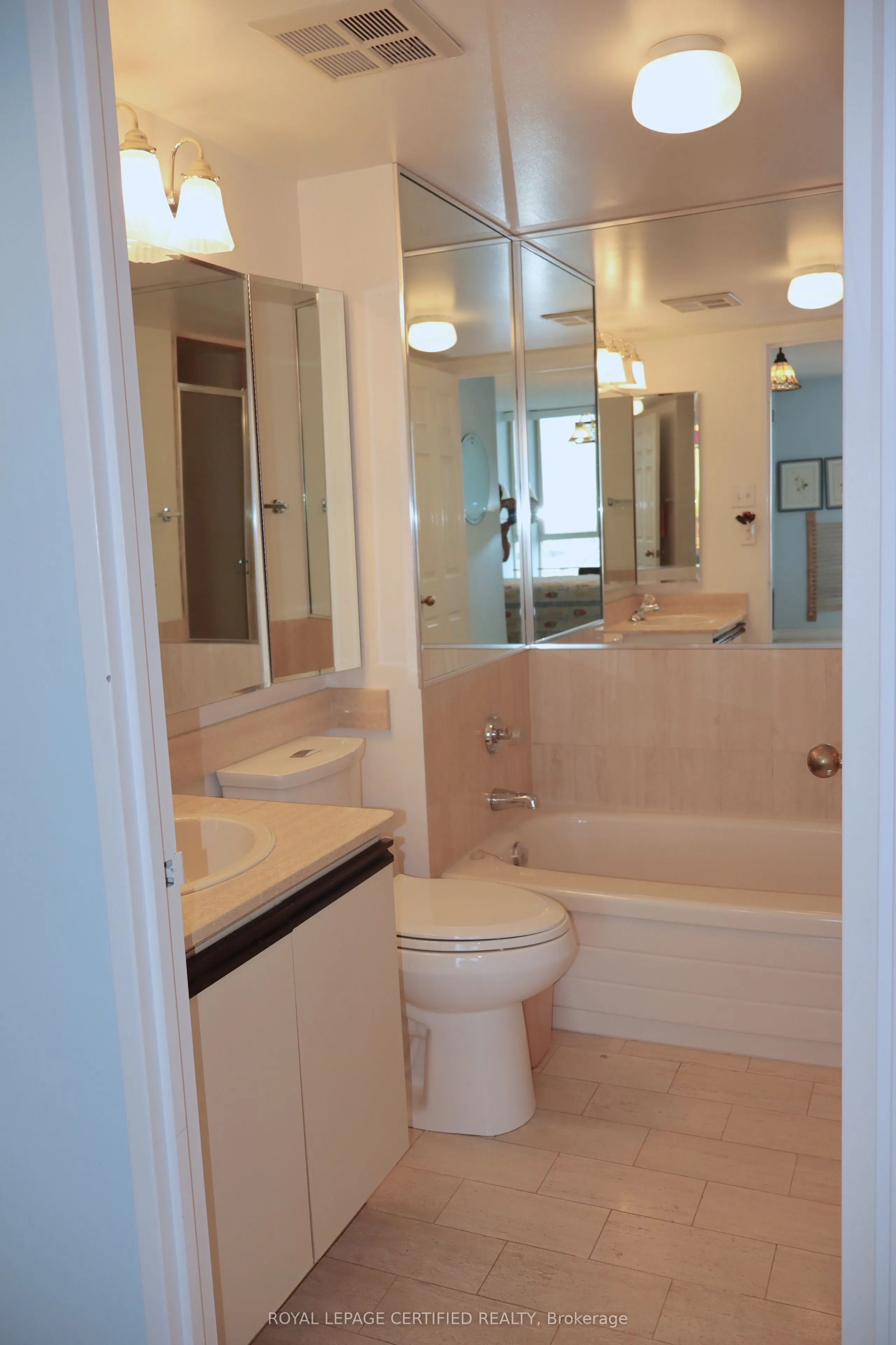 20 Cherrytree Drive, #PH2