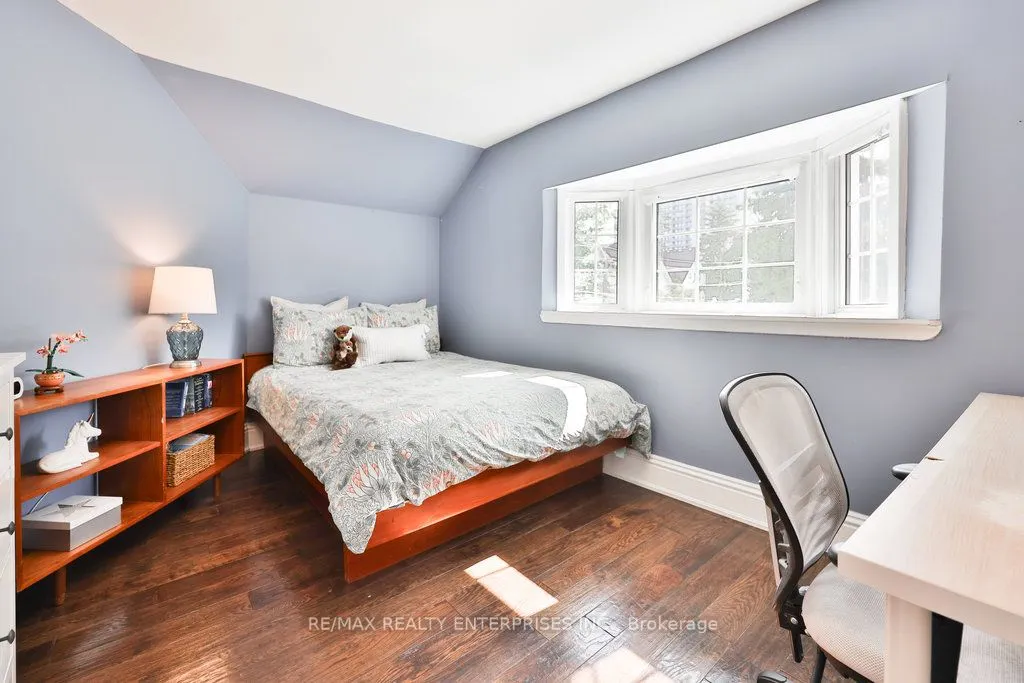 44 Mississauga Road N